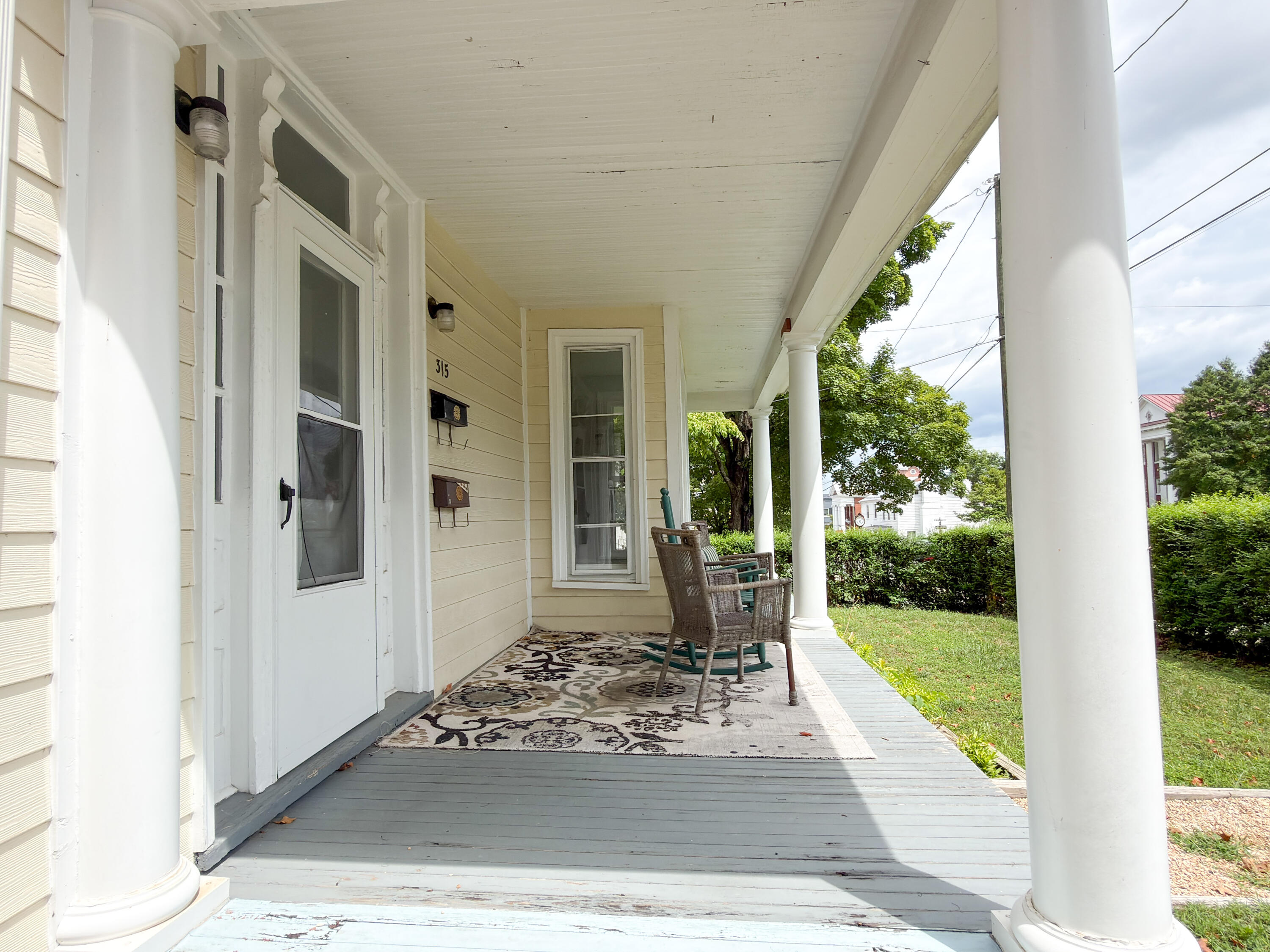 315 S MAIN St