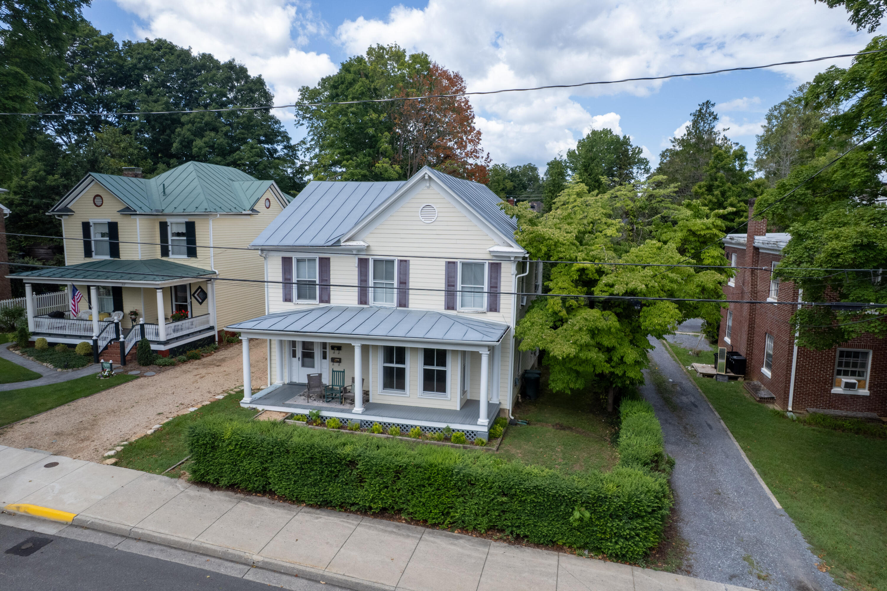315 S MAIN St