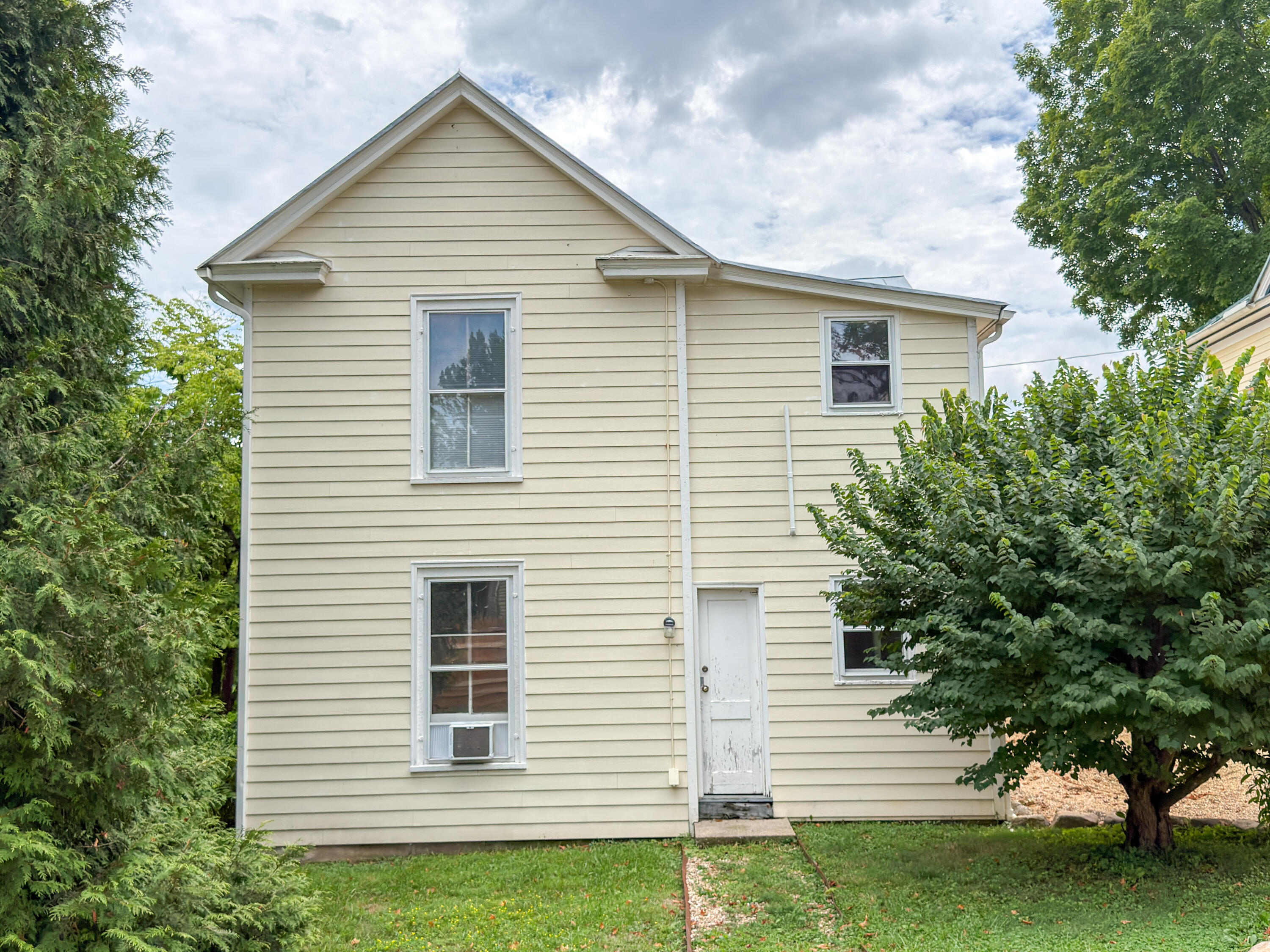 315 S MAIN St