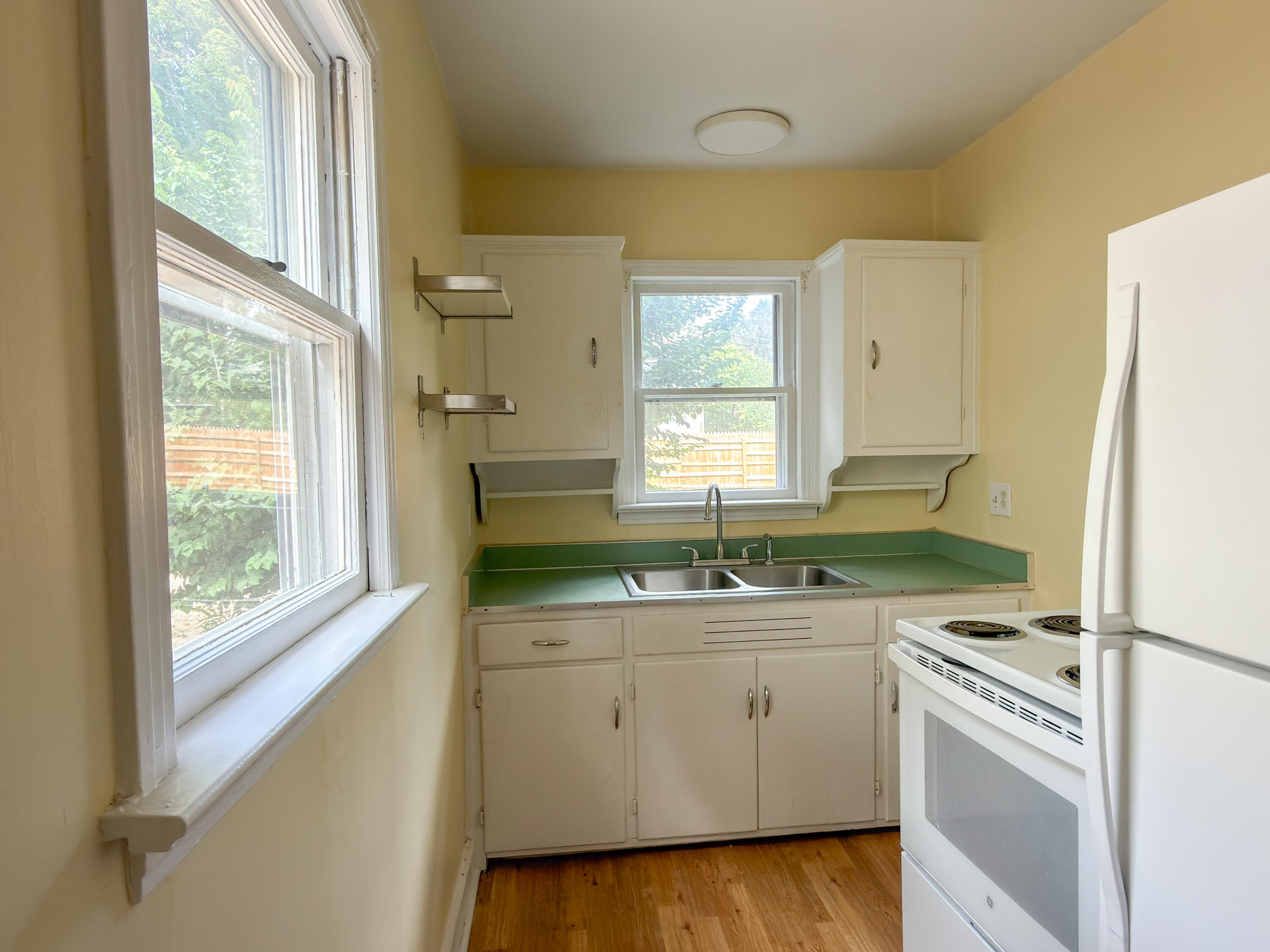 315 S MAIN St