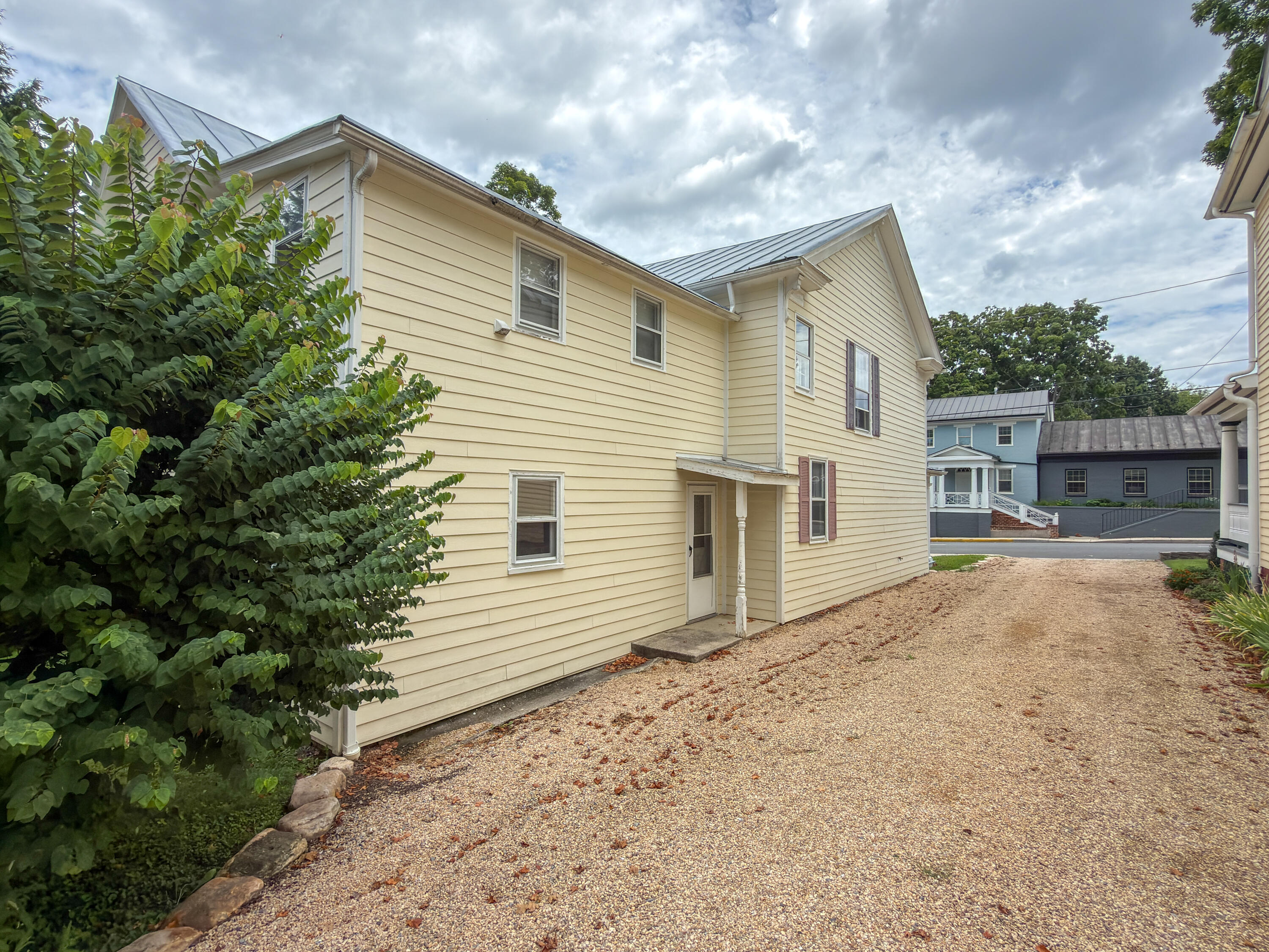 315 S MAIN St