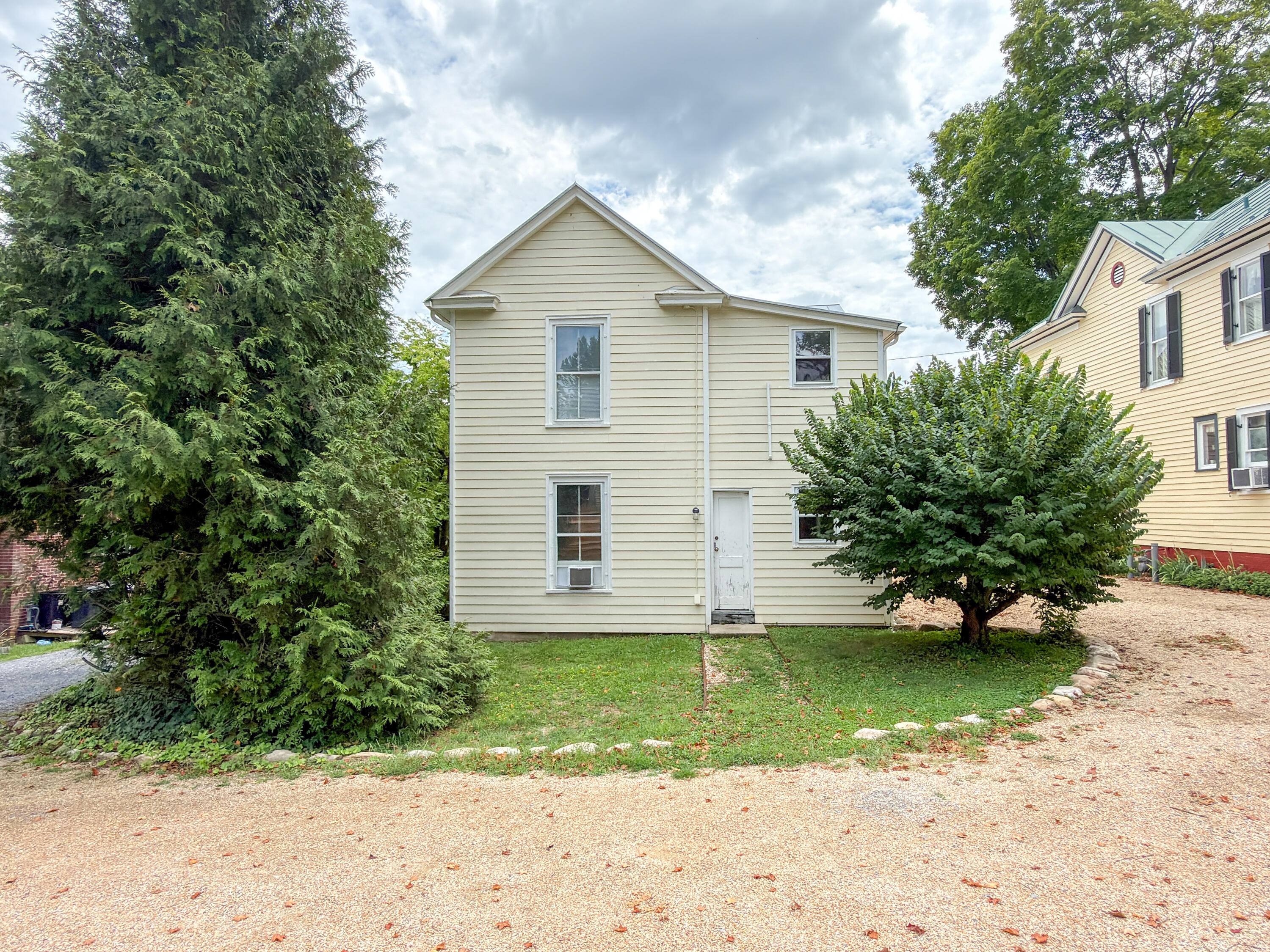 315 S MAIN St