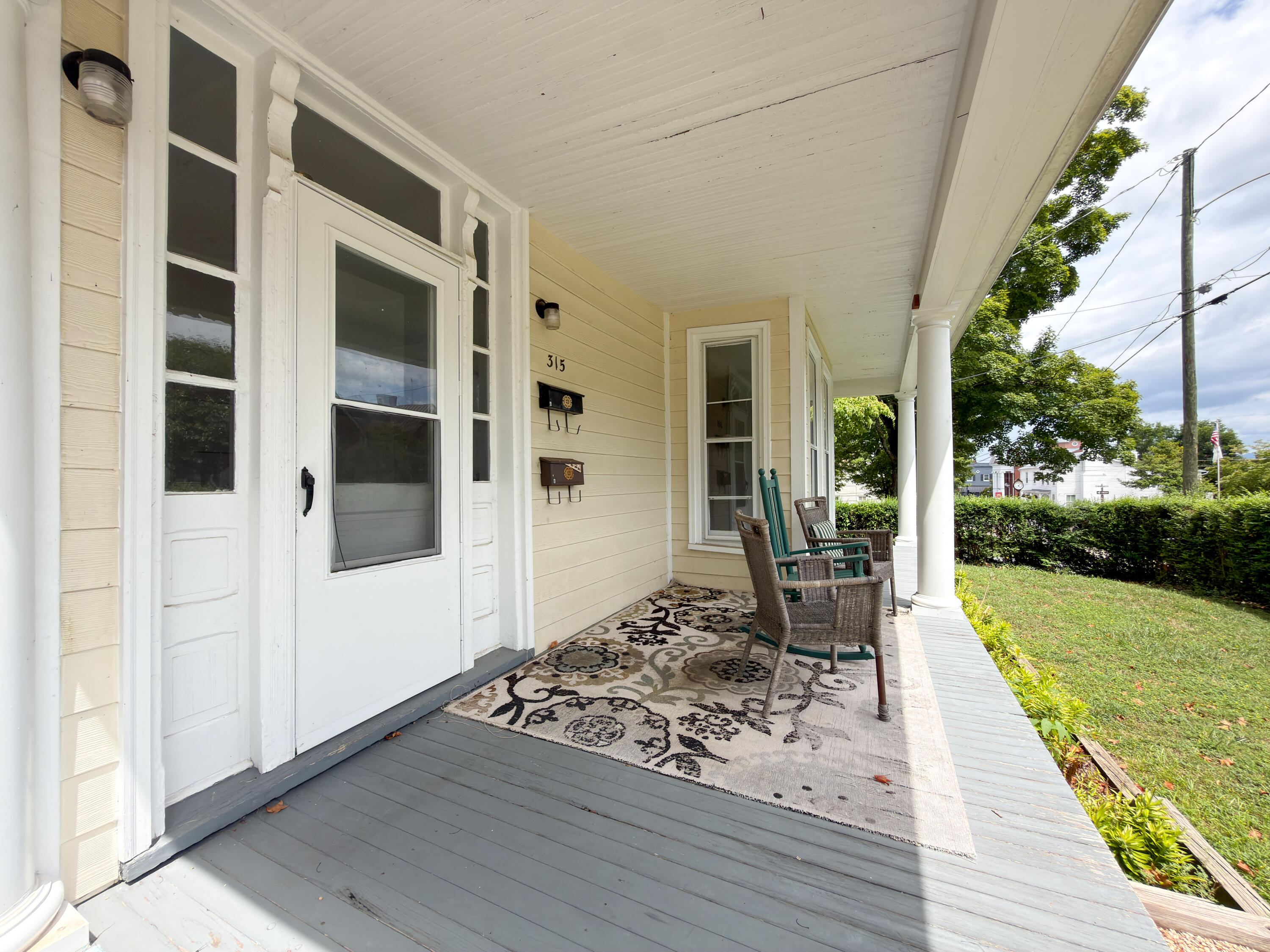 315 S MAIN St