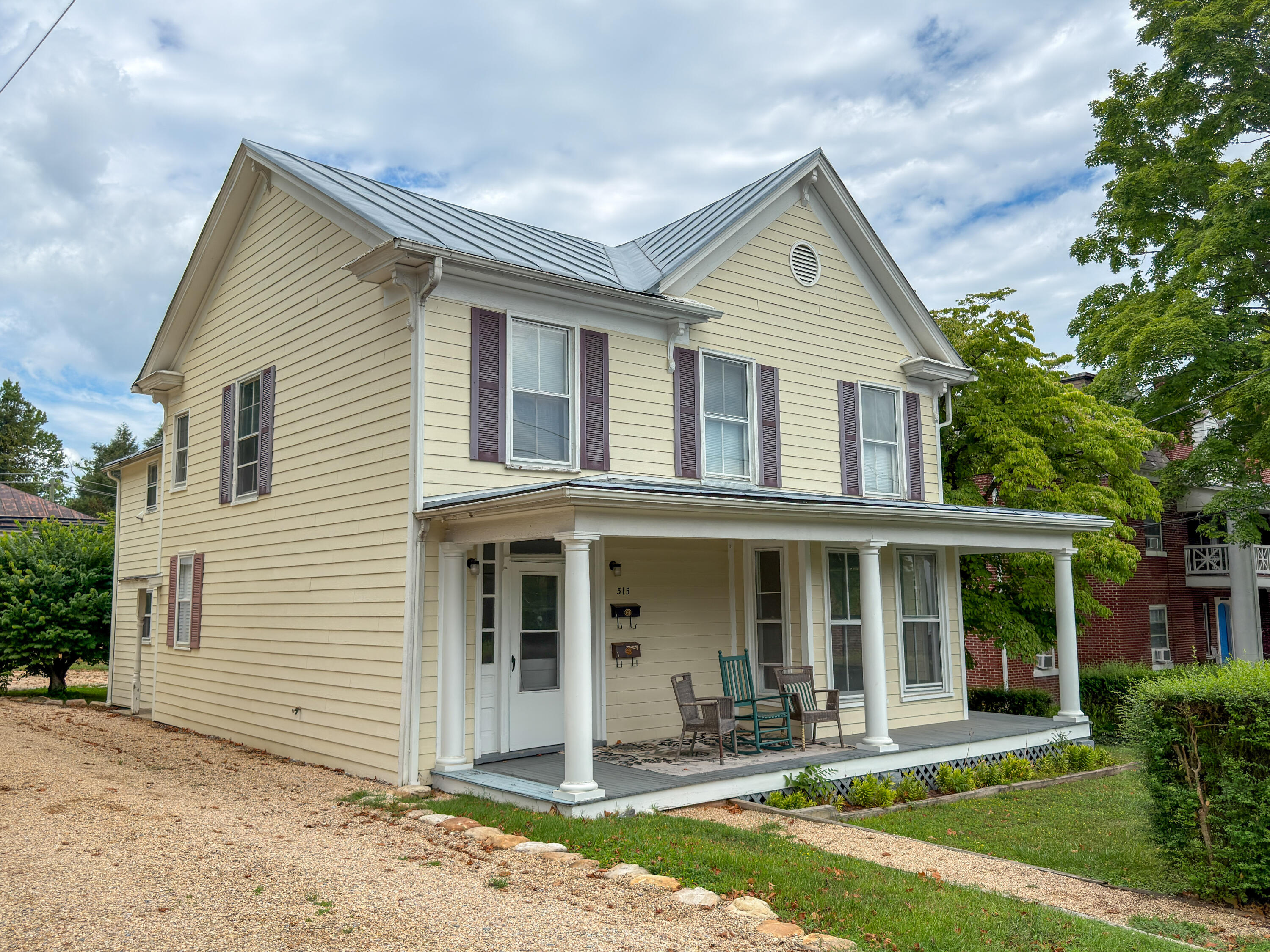 315 S MAIN St