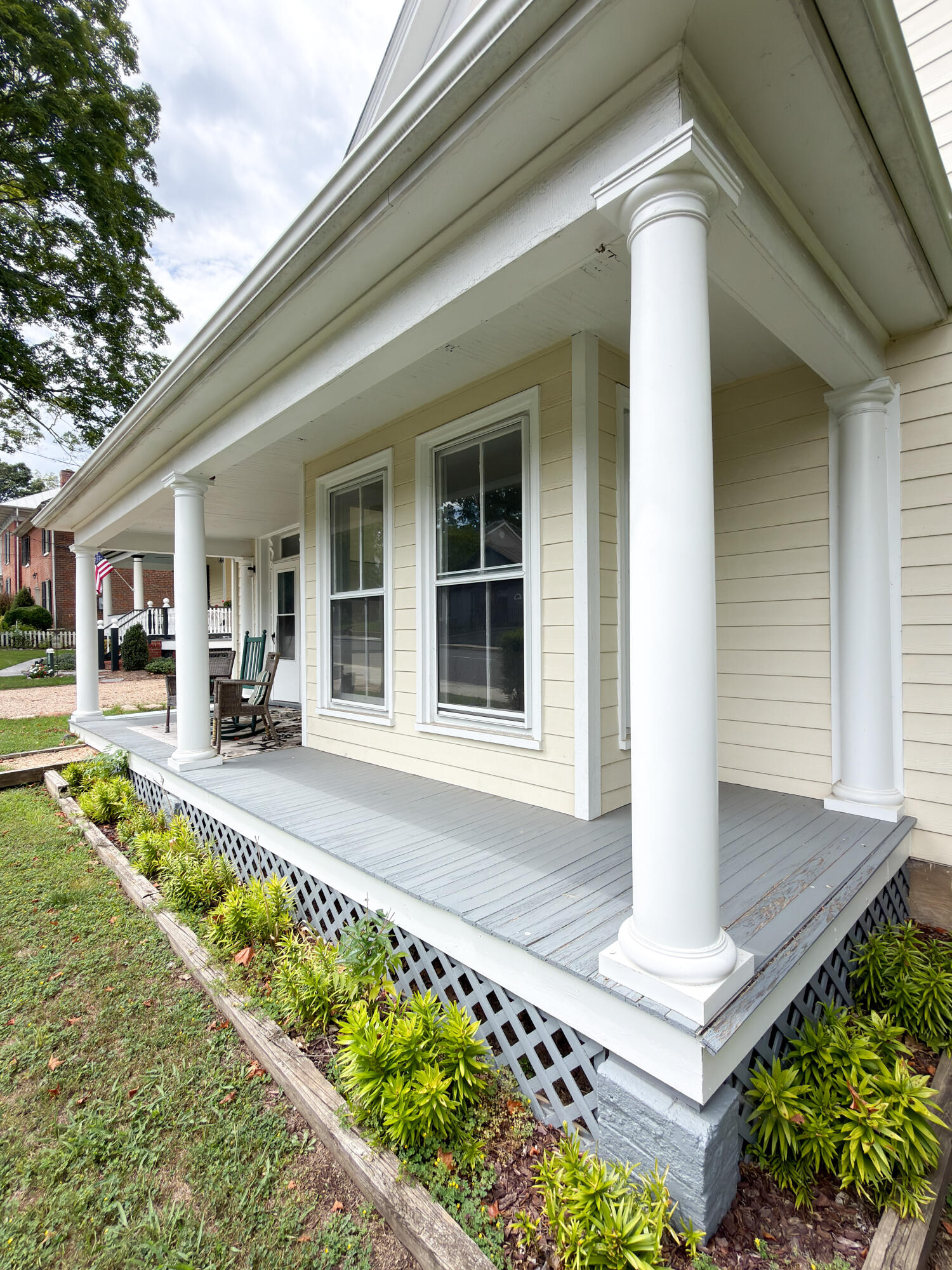 315 S MAIN St