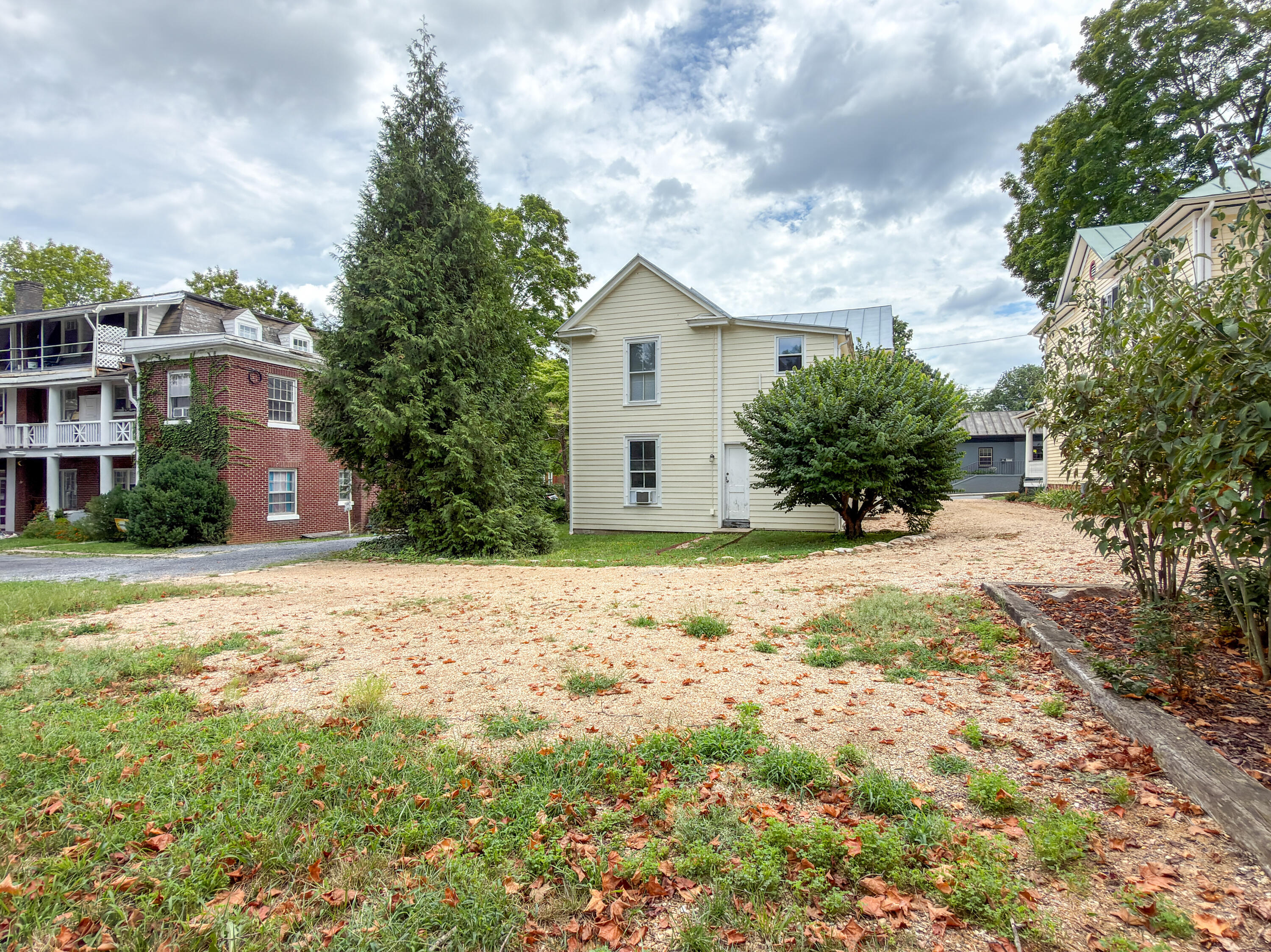 315 S MAIN St