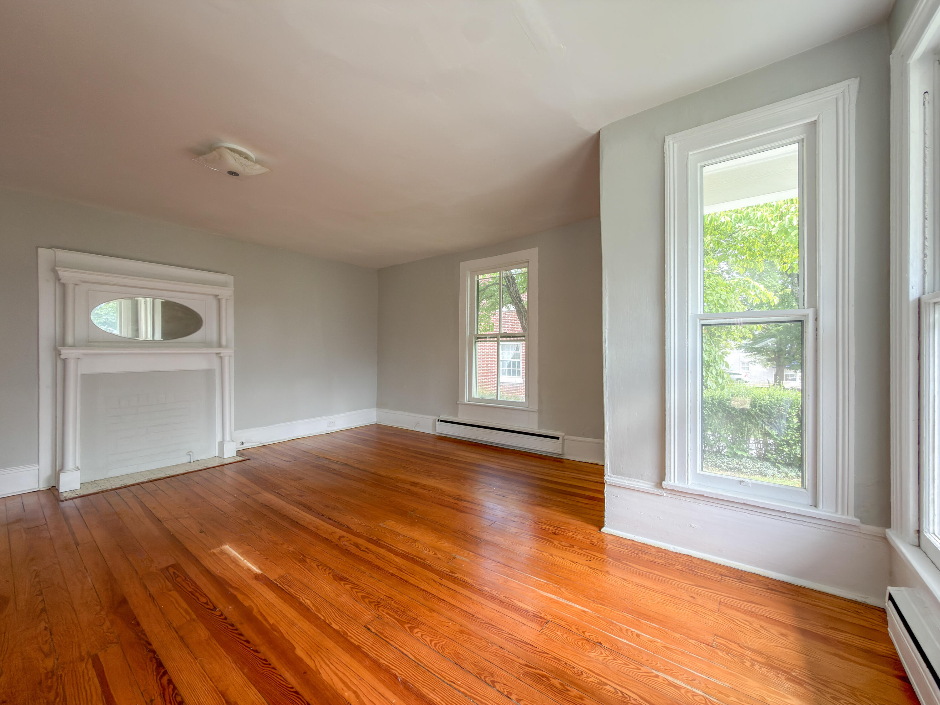 315 S MAIN St