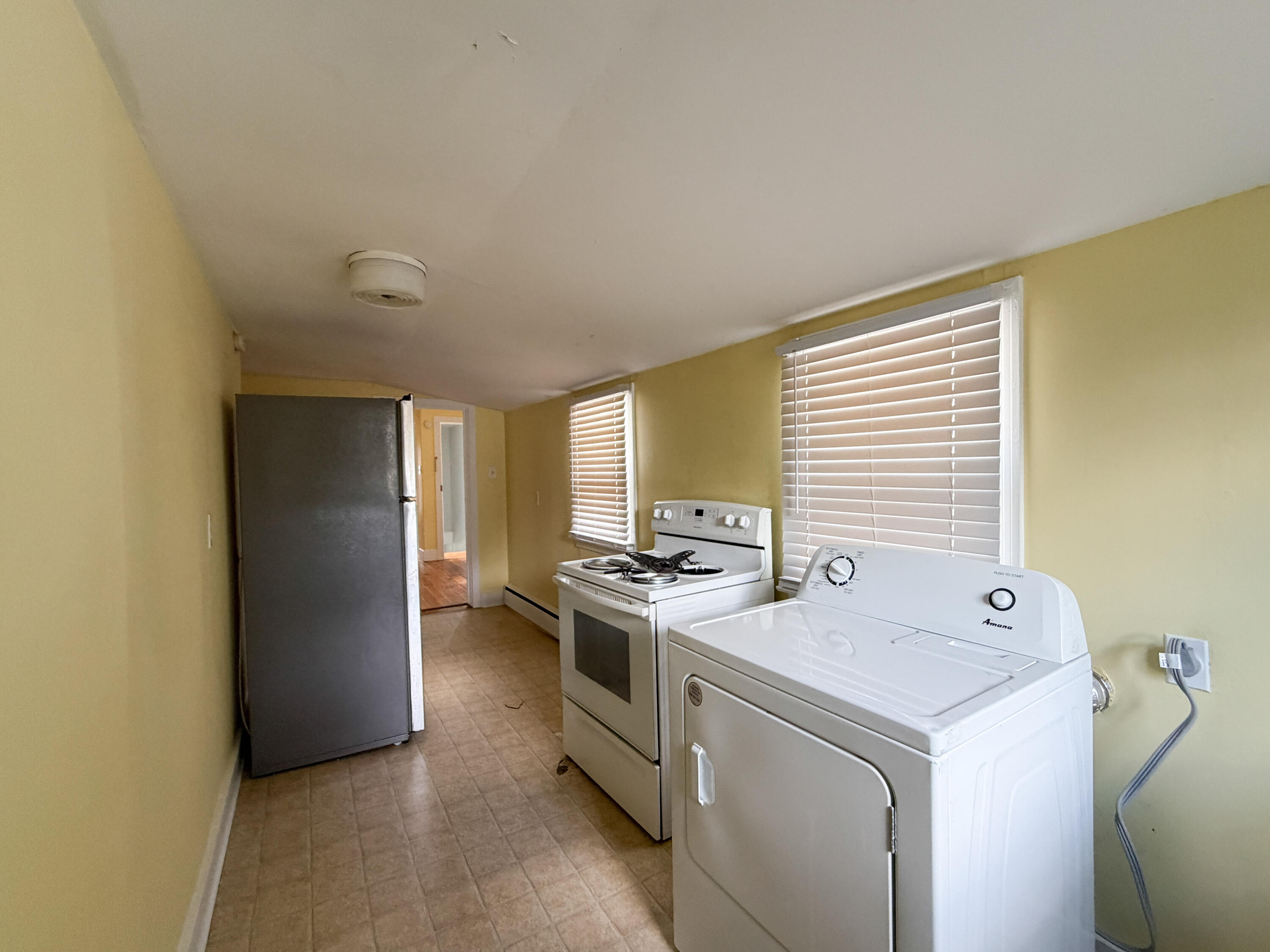 315 S MAIN St