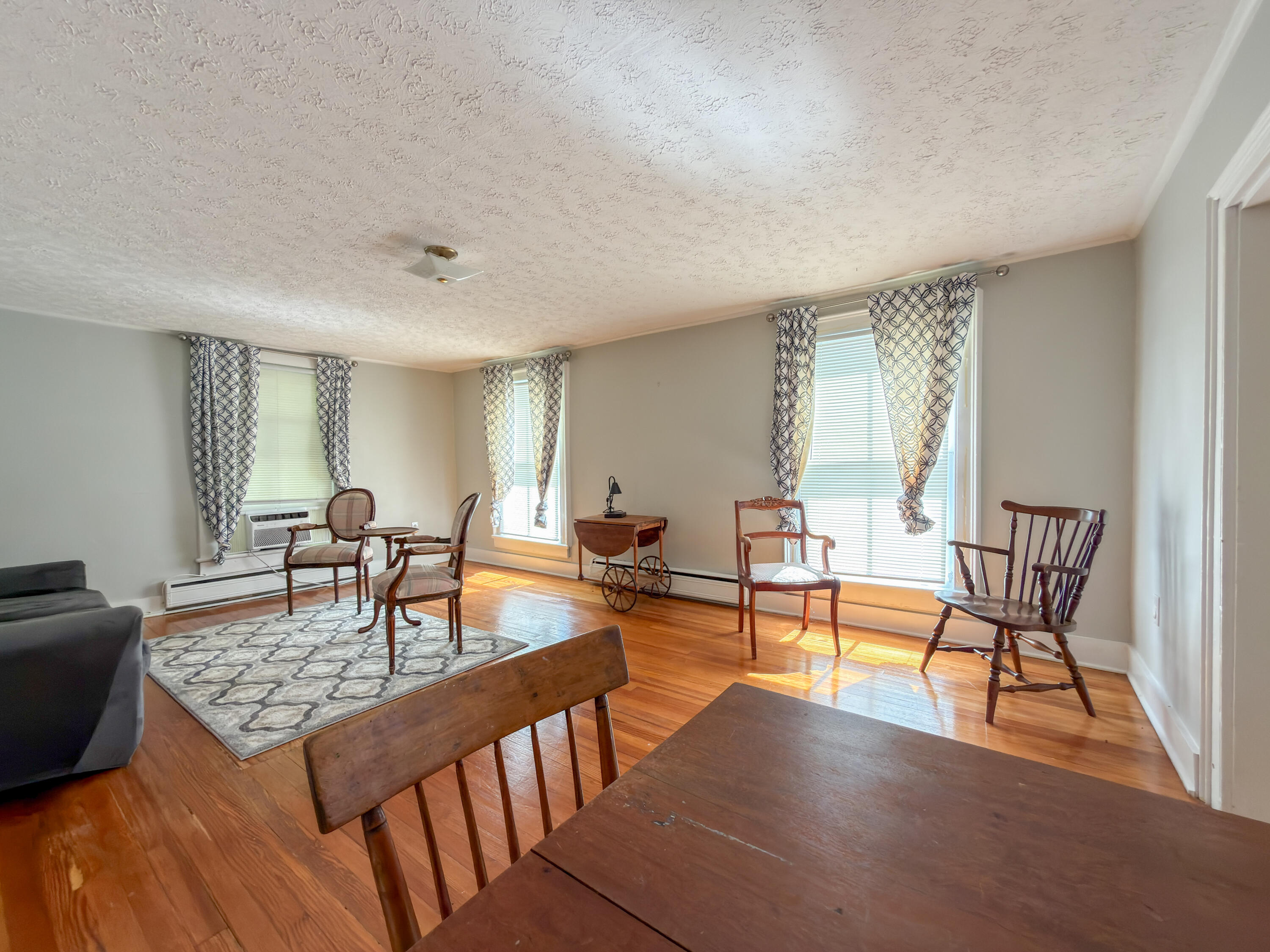 315 S MAIN St