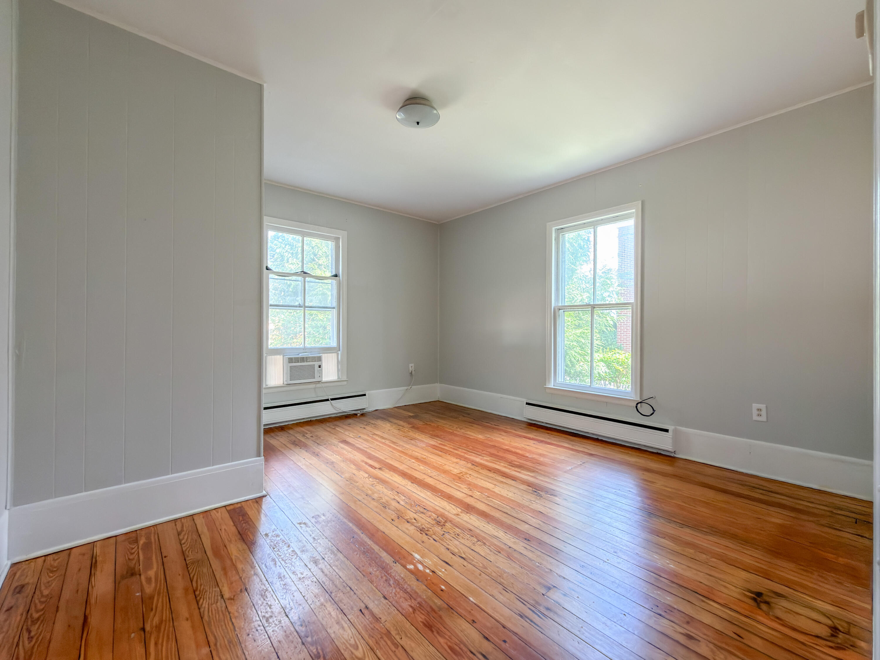 315 S MAIN St