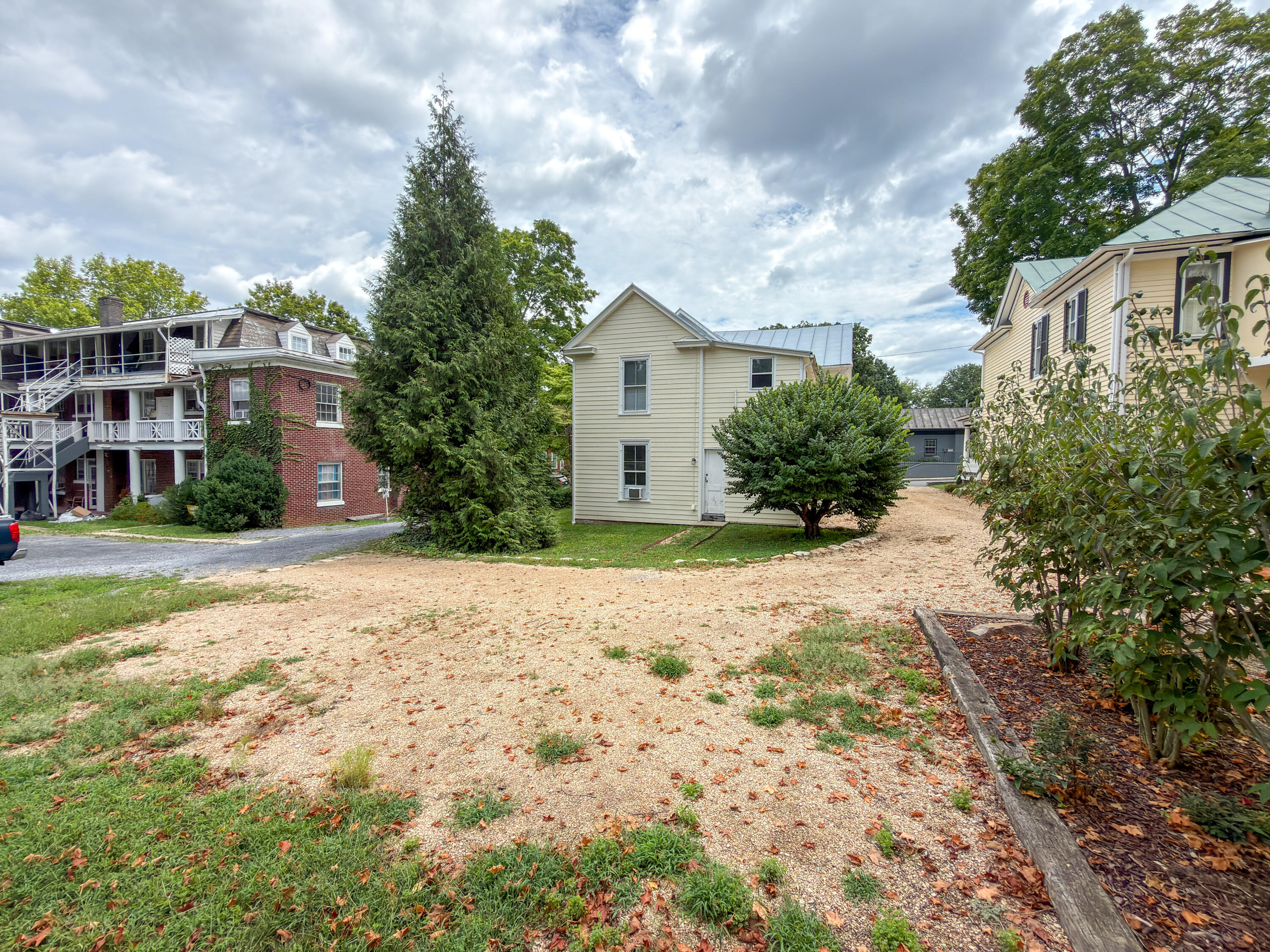 315 S MAIN St