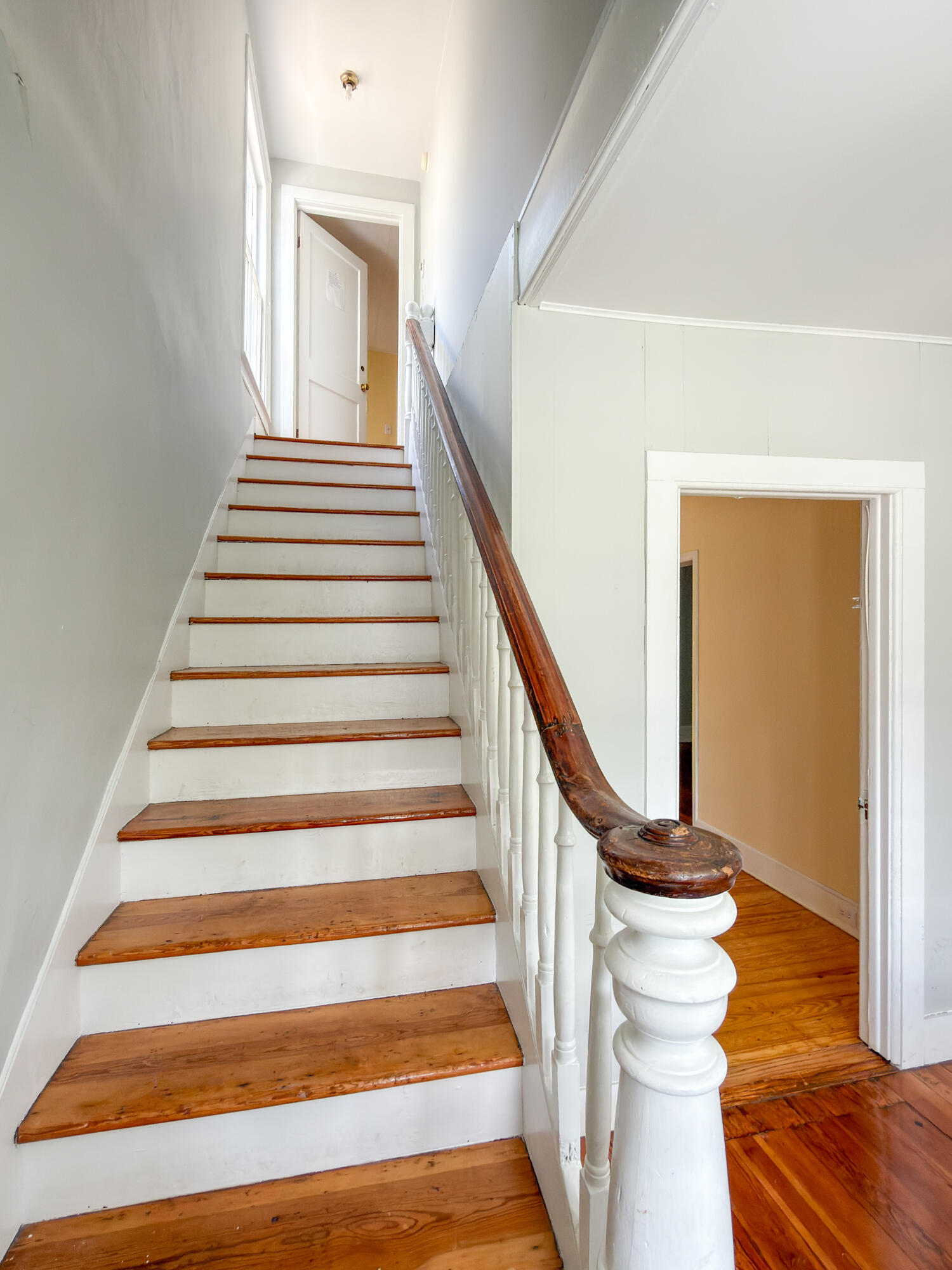 315 S MAIN St