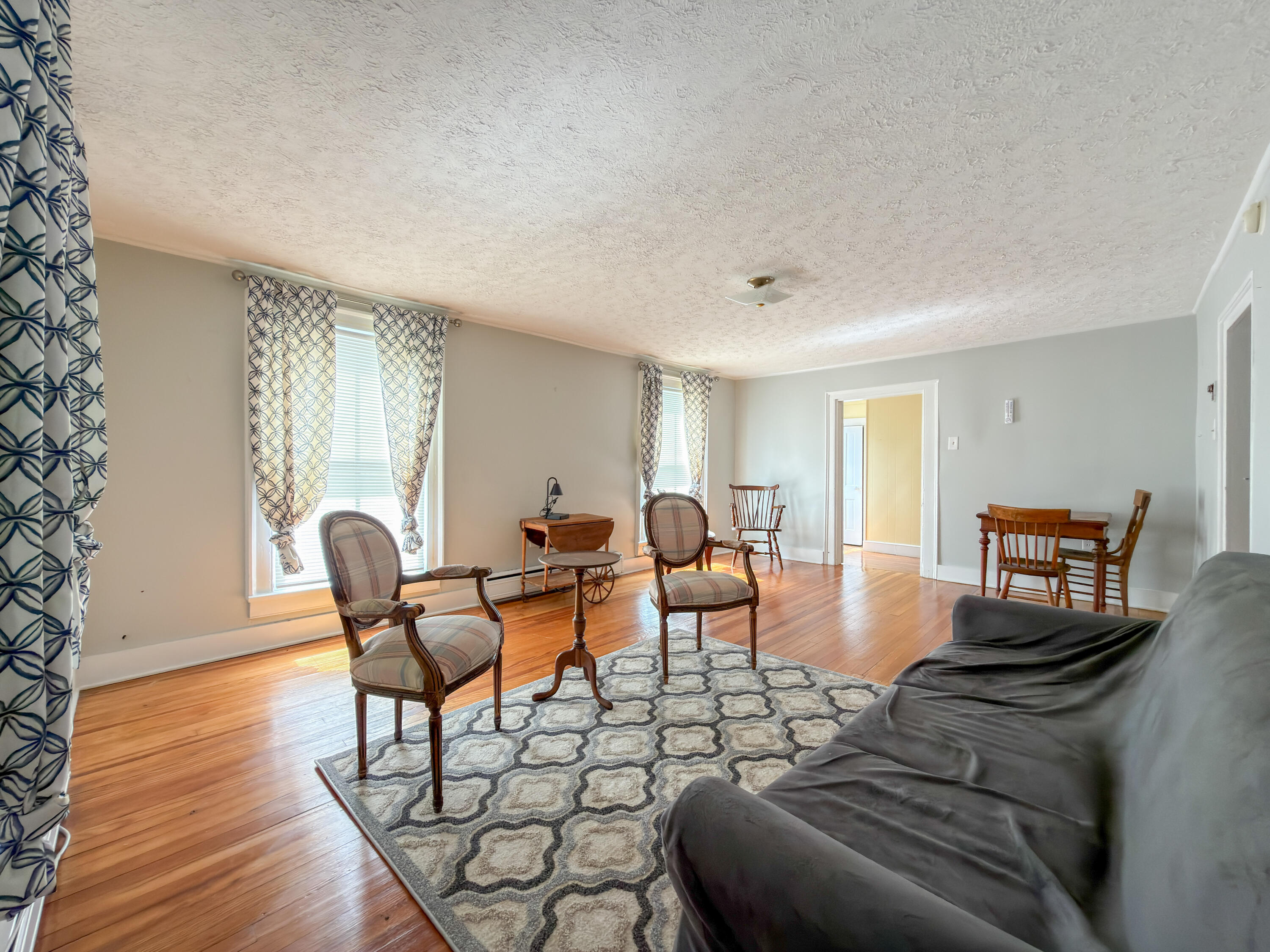 315 S MAIN St