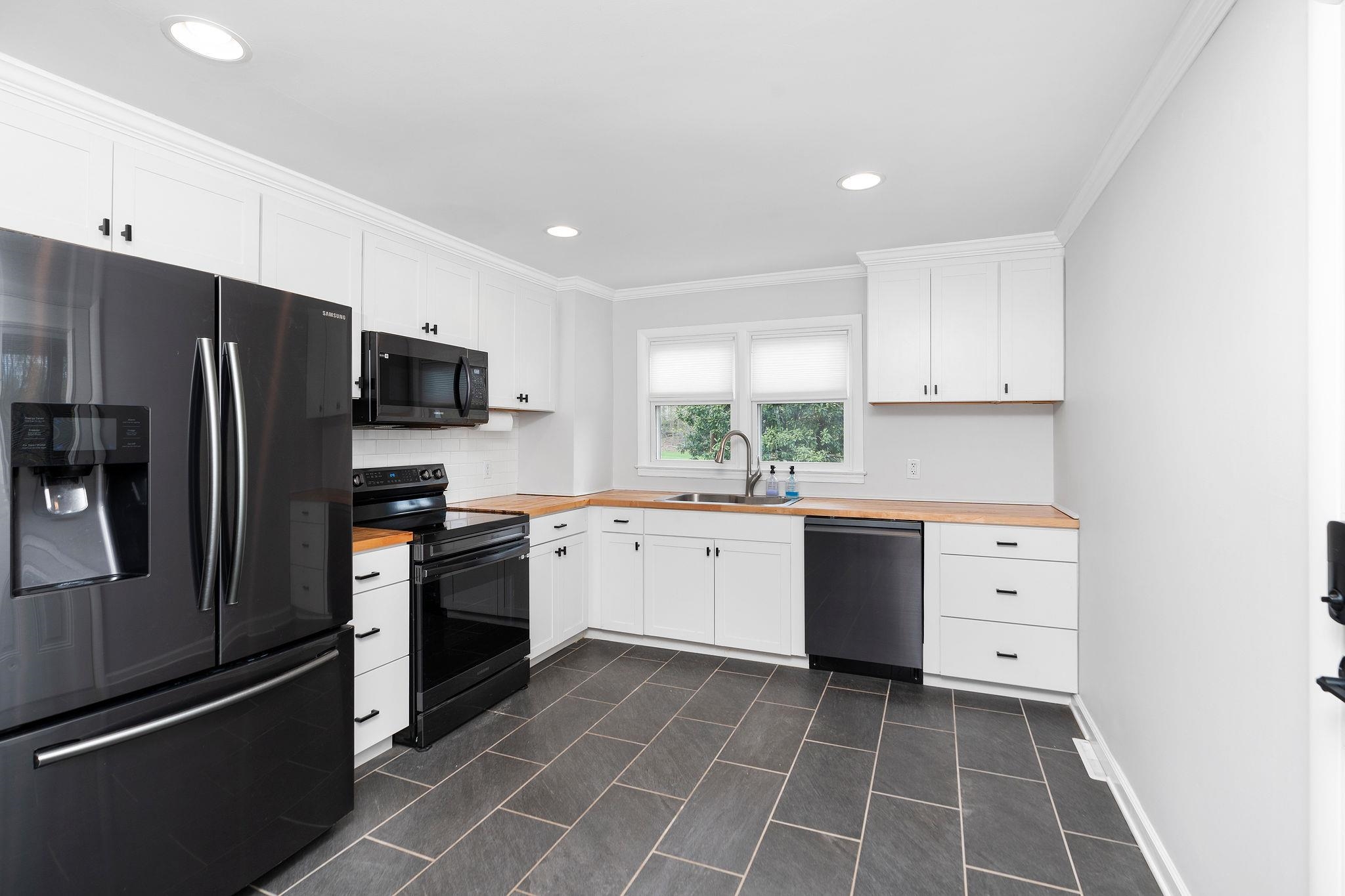 1628 BLACK CAT RD
