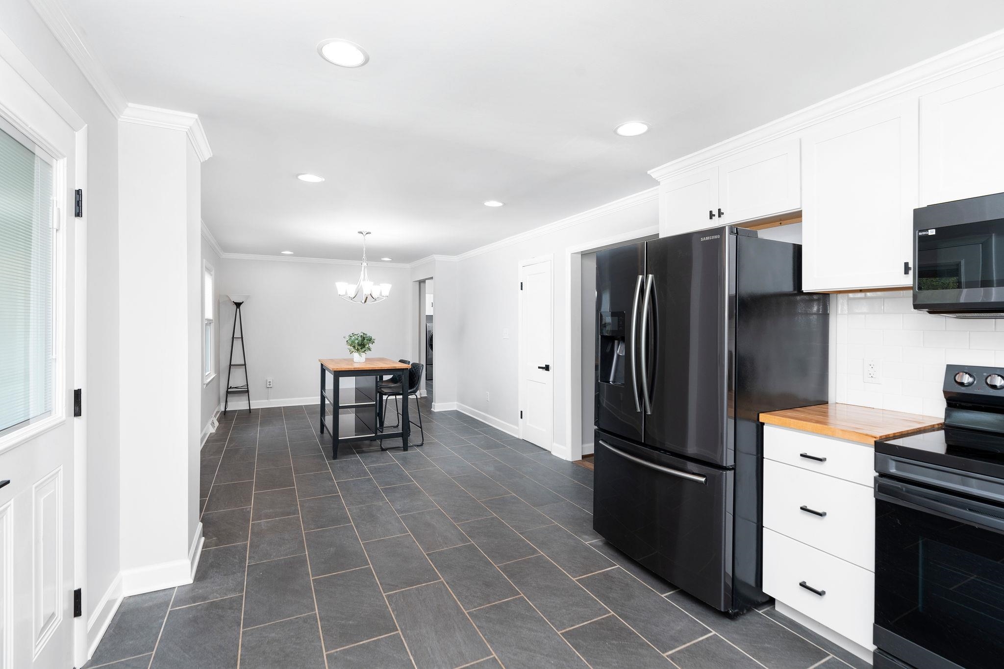 1628 BLACK CAT RD