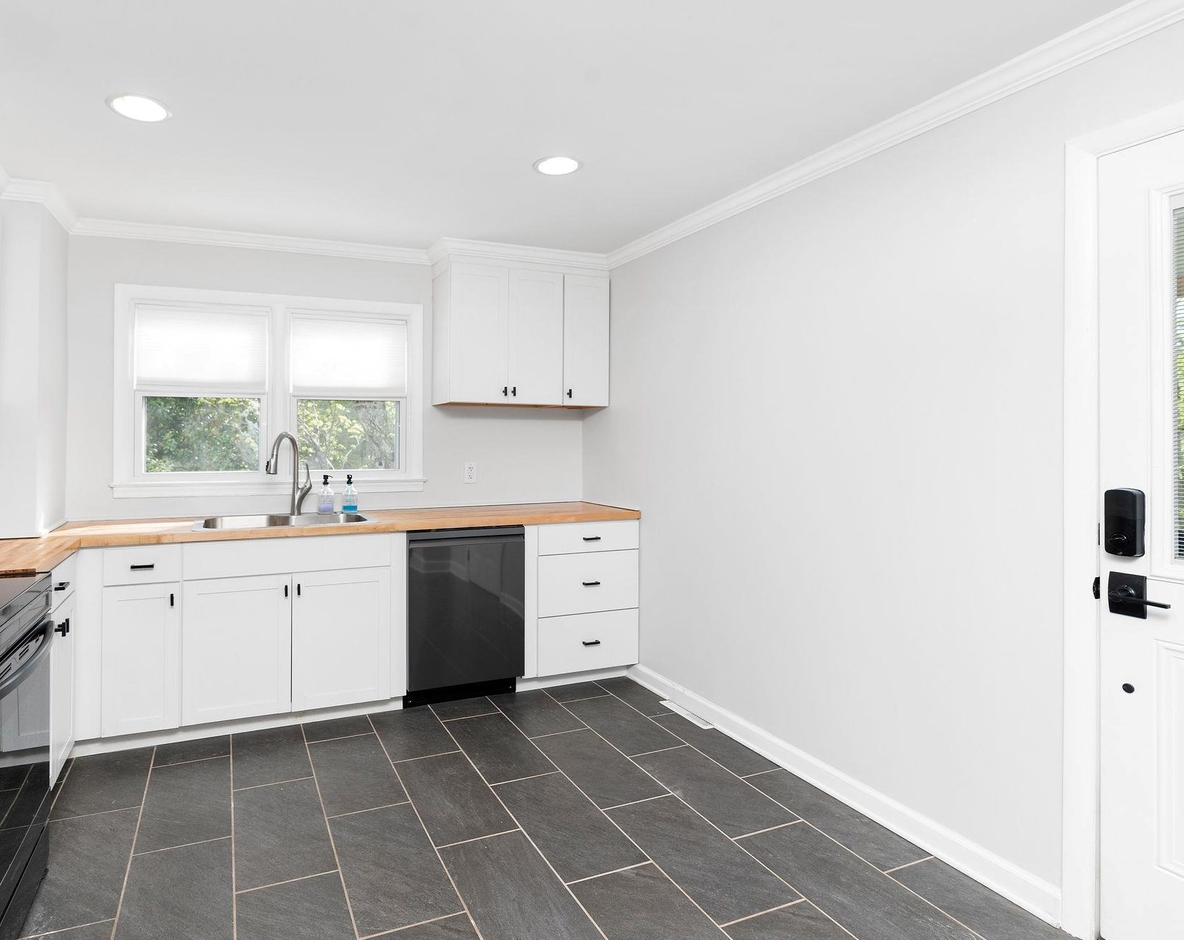 1628 BLACK CAT RD