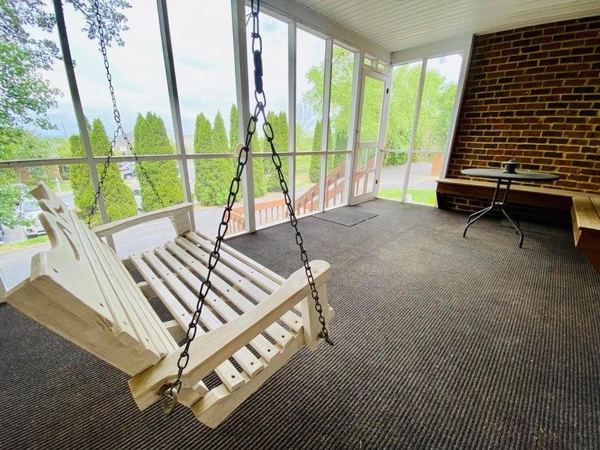255 EMERALD DR