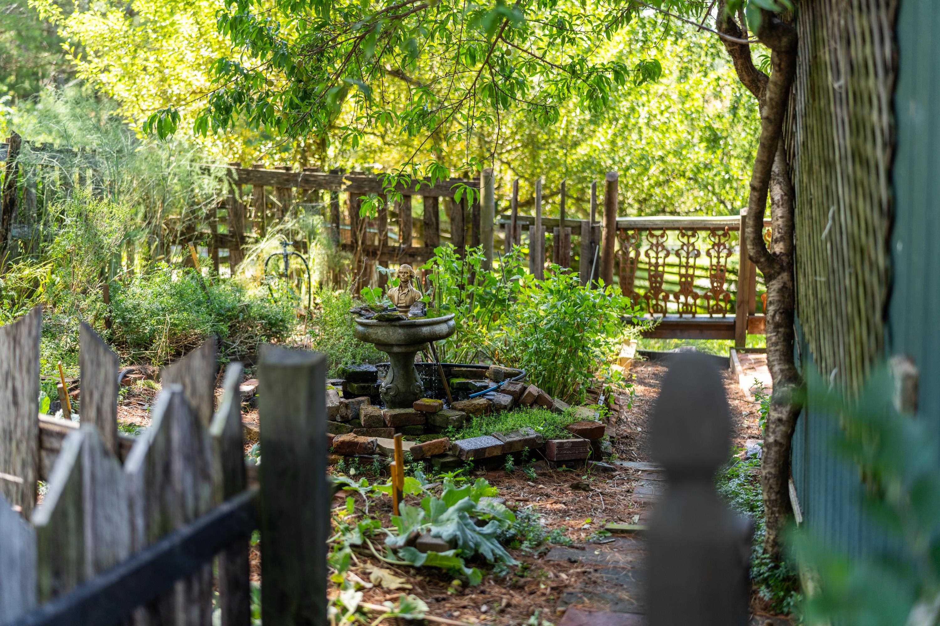 801 BROADHEAD SCHOOL RD