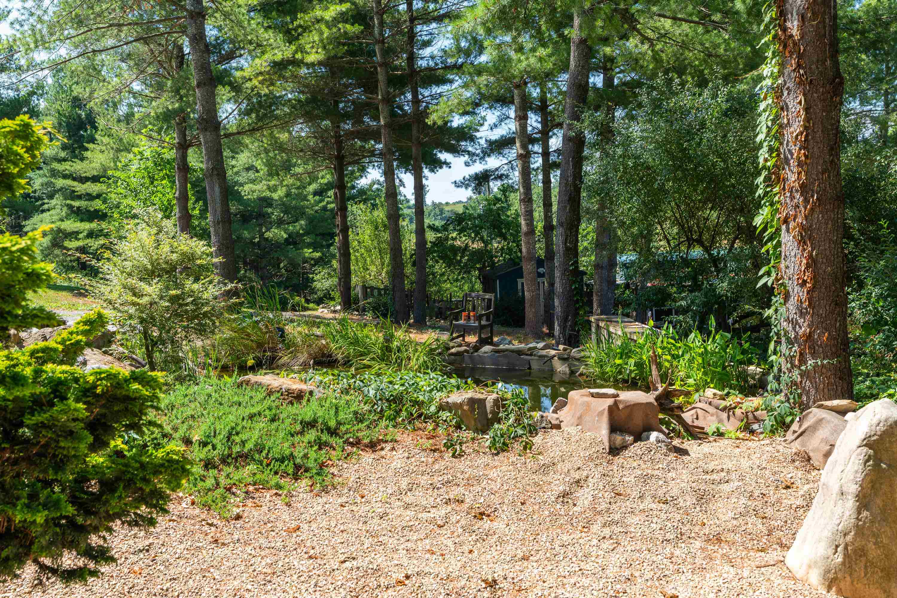 801 BROADHEAD SCHOOL RD