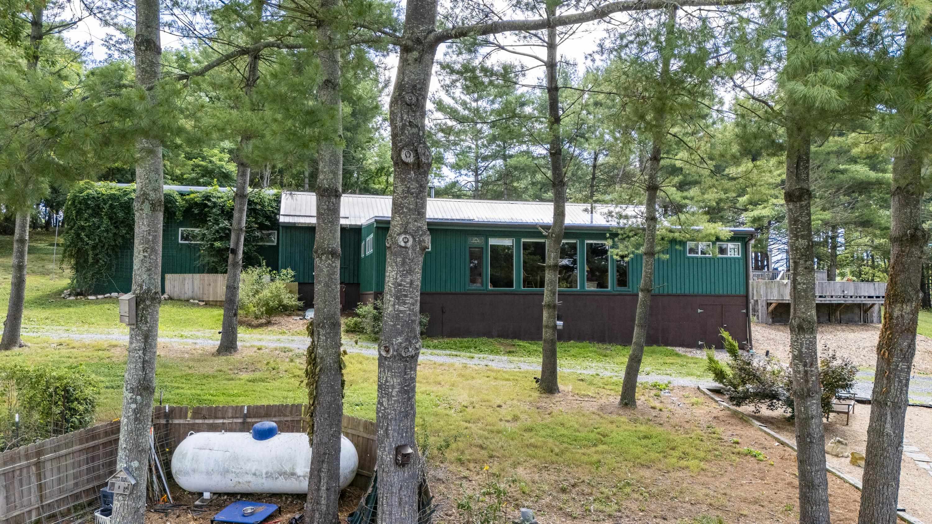 801 BROADHEAD SCHOOL RD