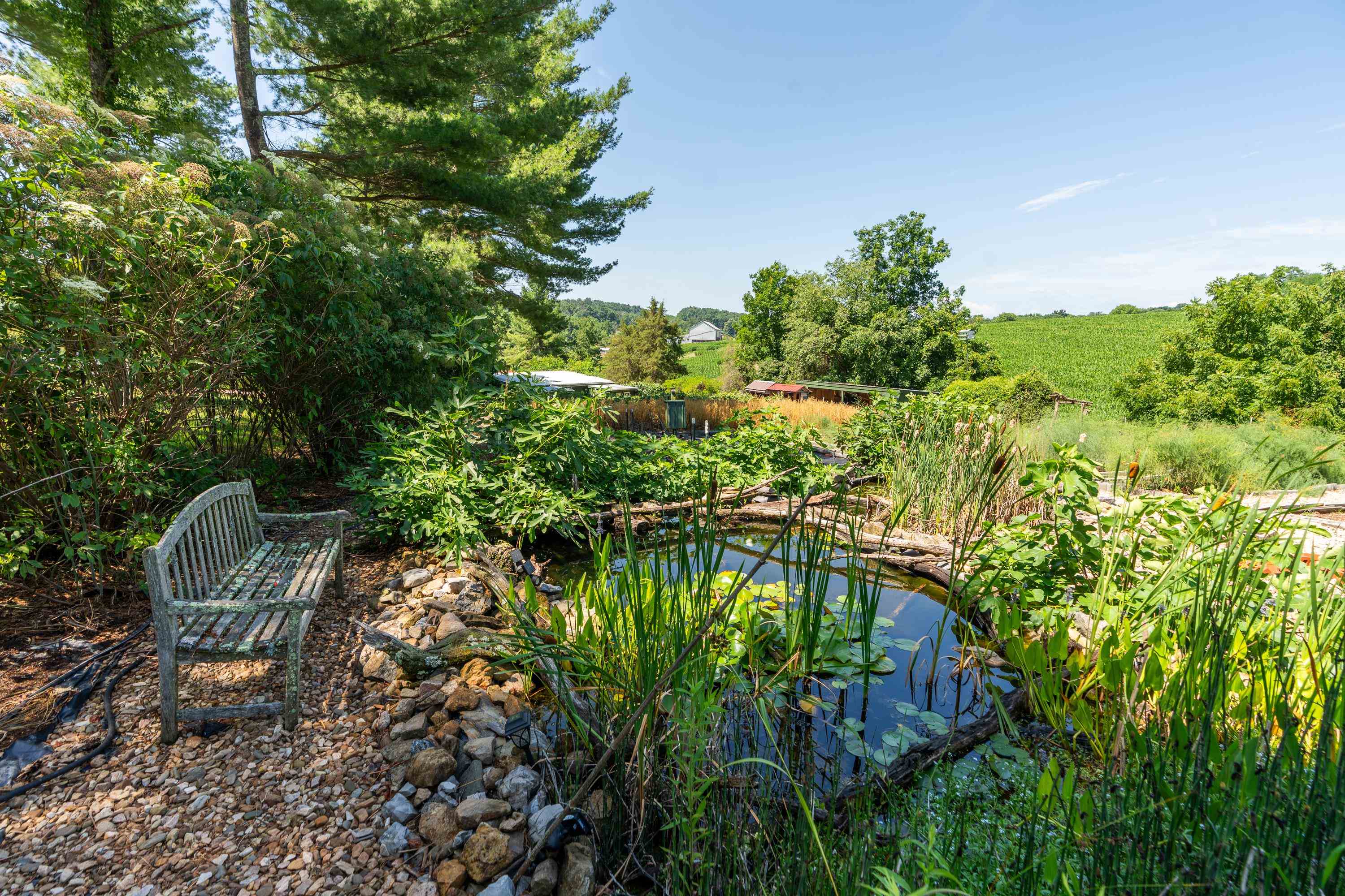 801 BROADHEAD SCHOOL RD