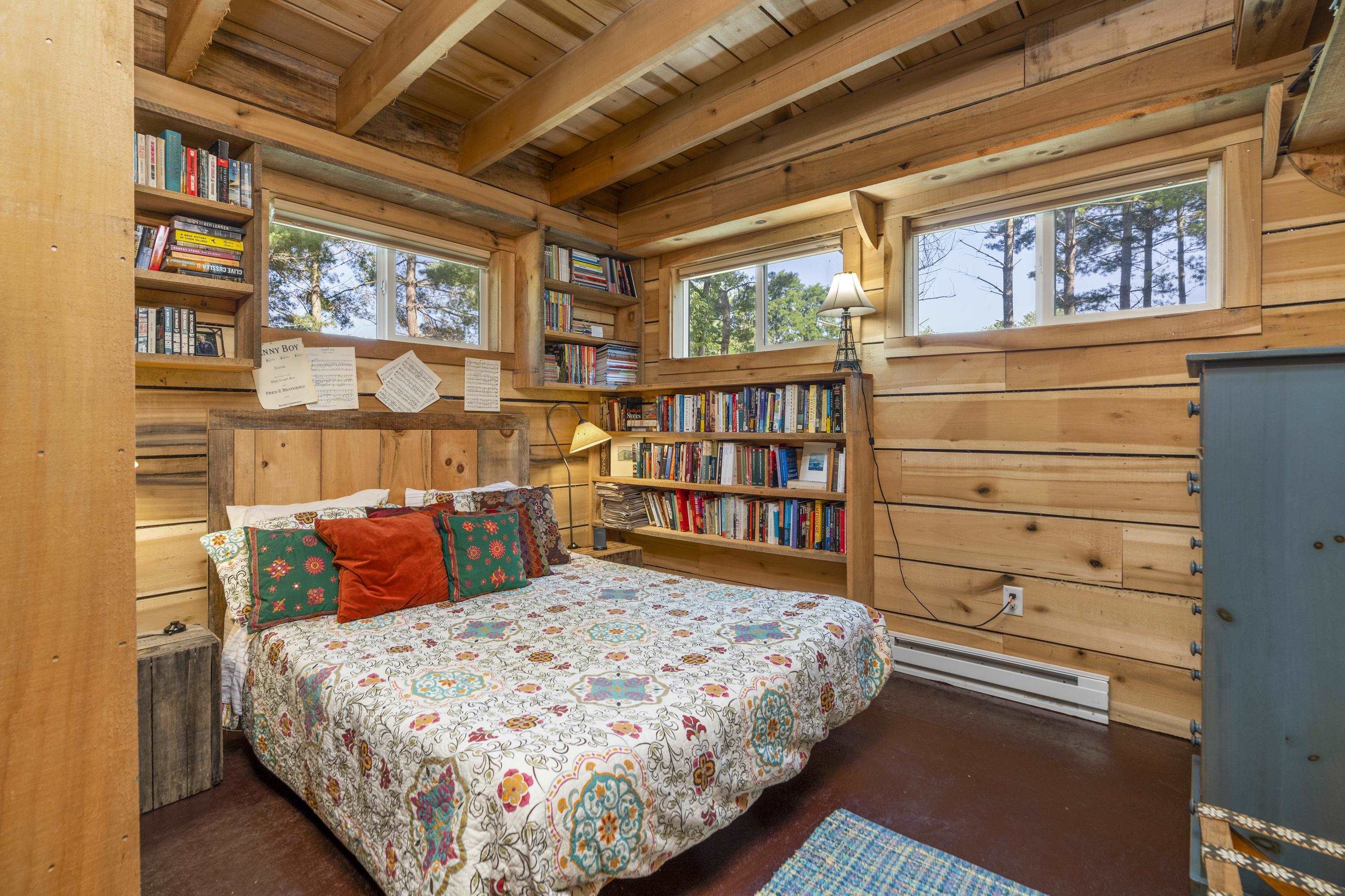 801 BROADHEAD SCHOOL RD