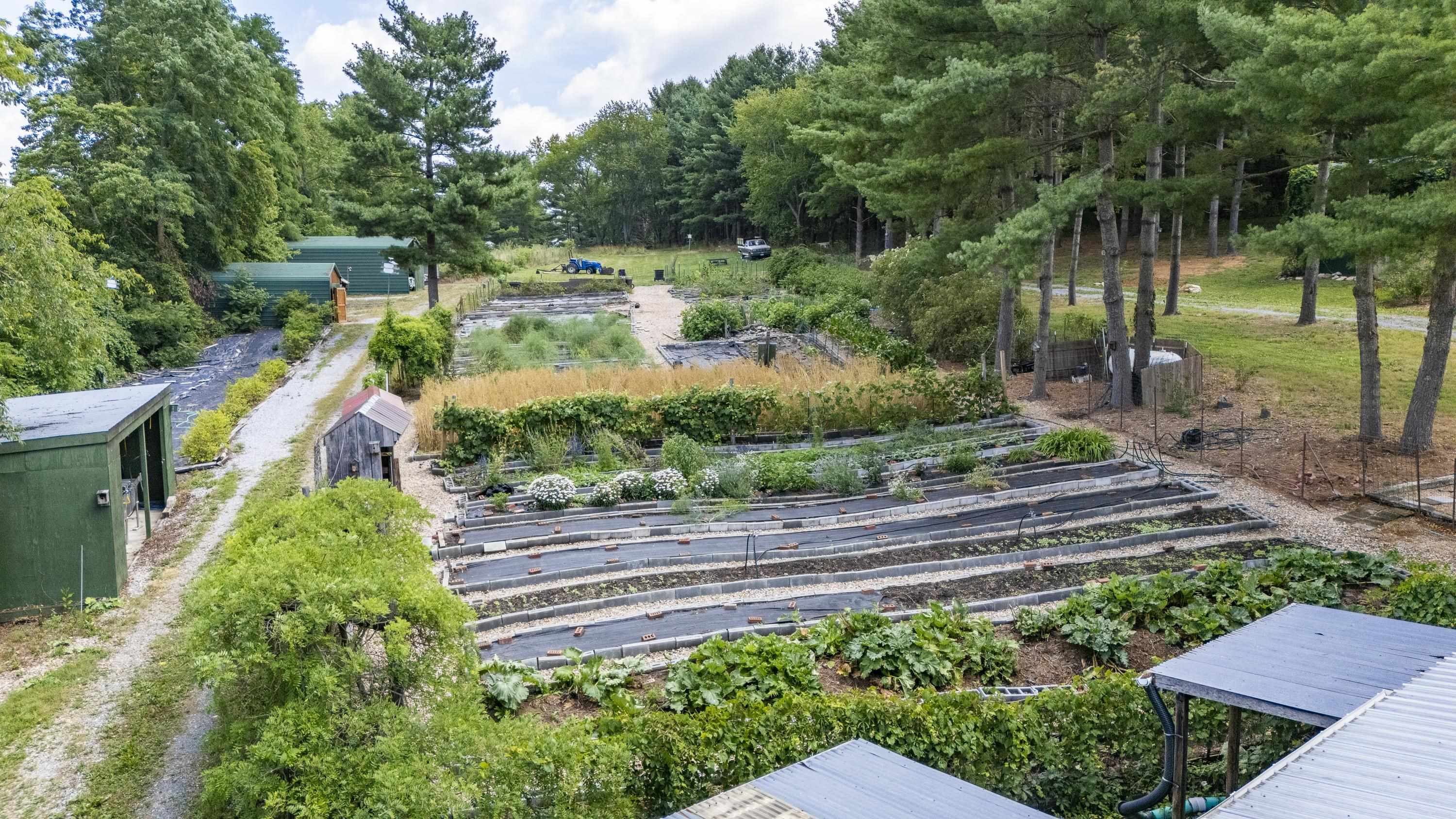 801 BROADHEAD SCHOOL RD