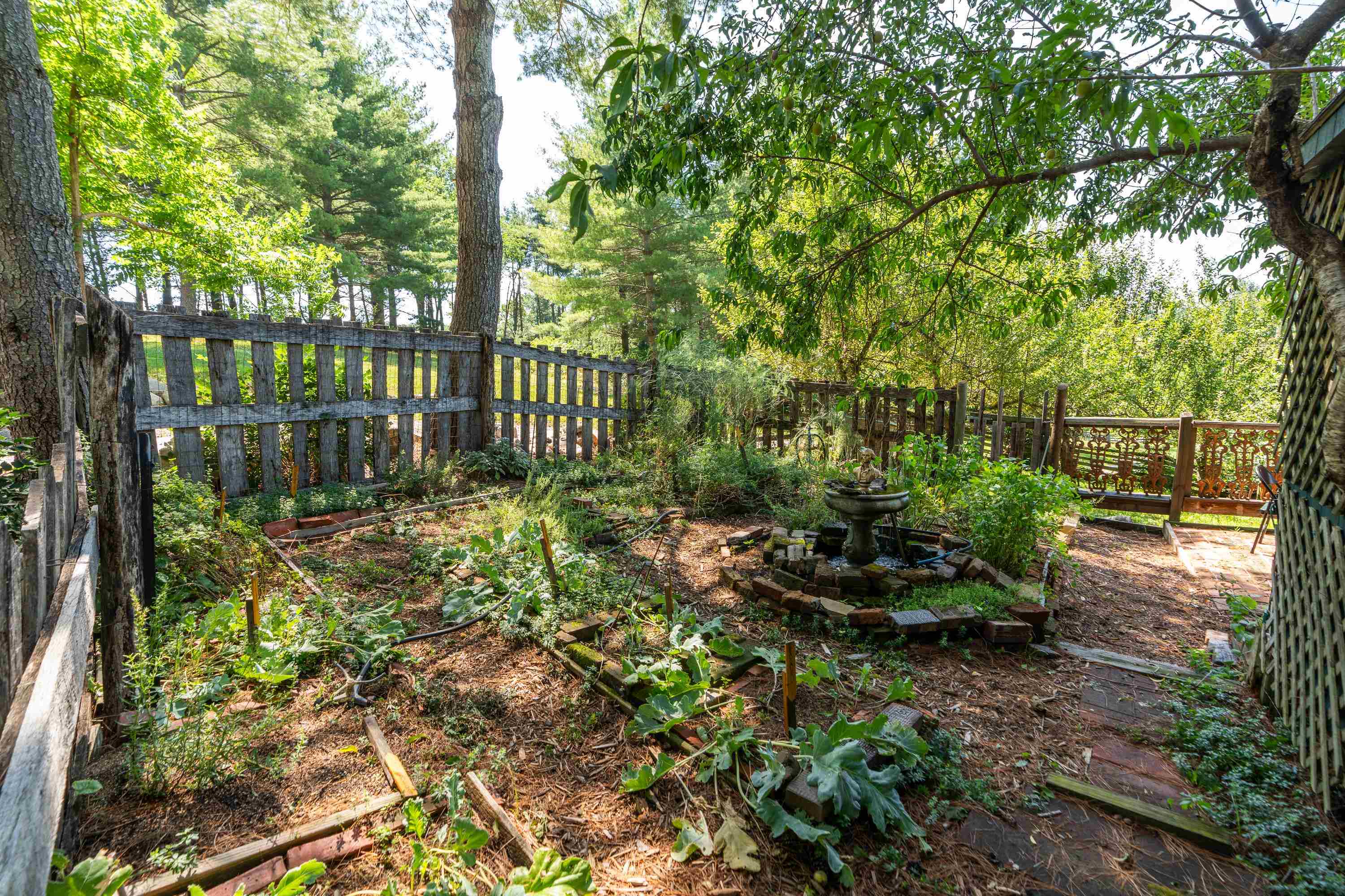 801 BROADHEAD SCHOOL RD