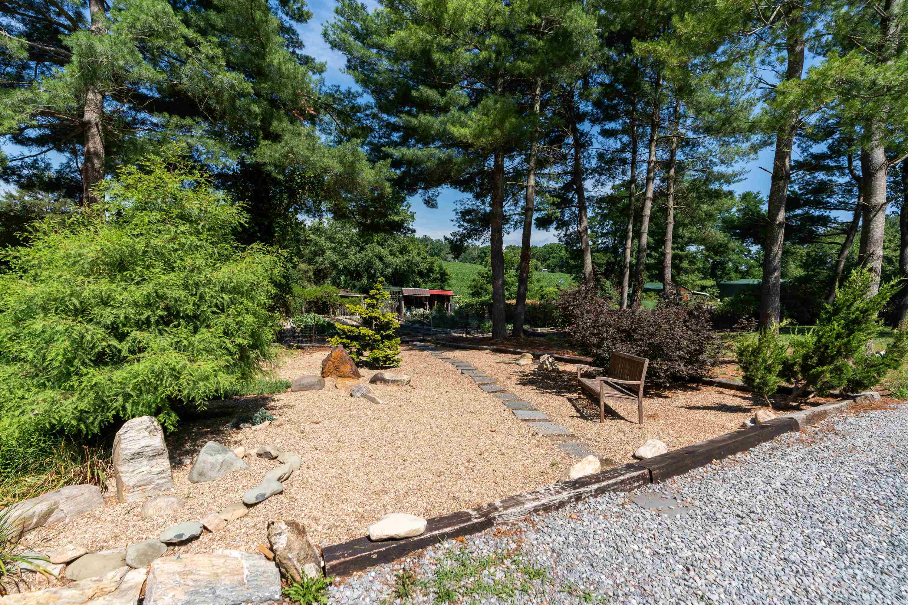 801 BROADHEAD SCHOOL RD