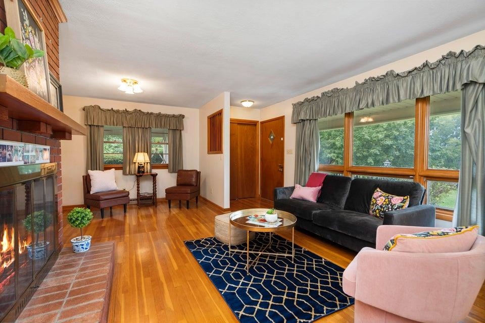 48 ROUND HILL SCHOOL RD