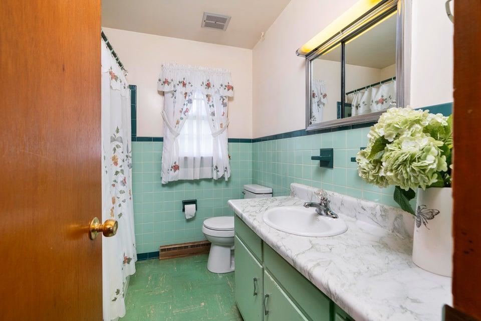 48 ROUND HILL SCHOOL RD