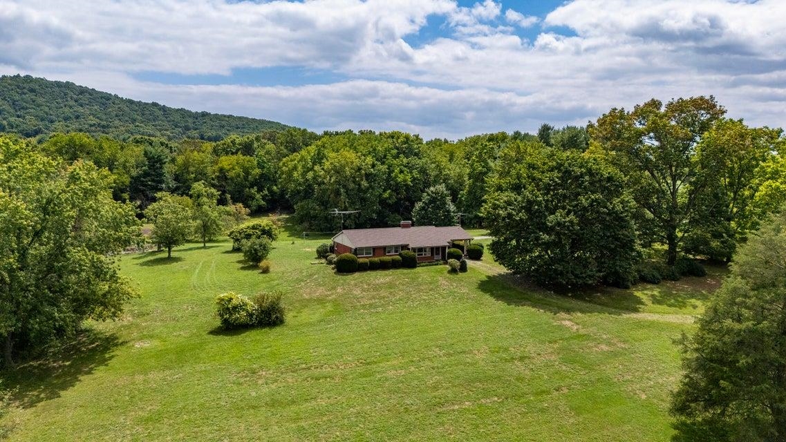 48 ROUND HILL SCHOOL RD