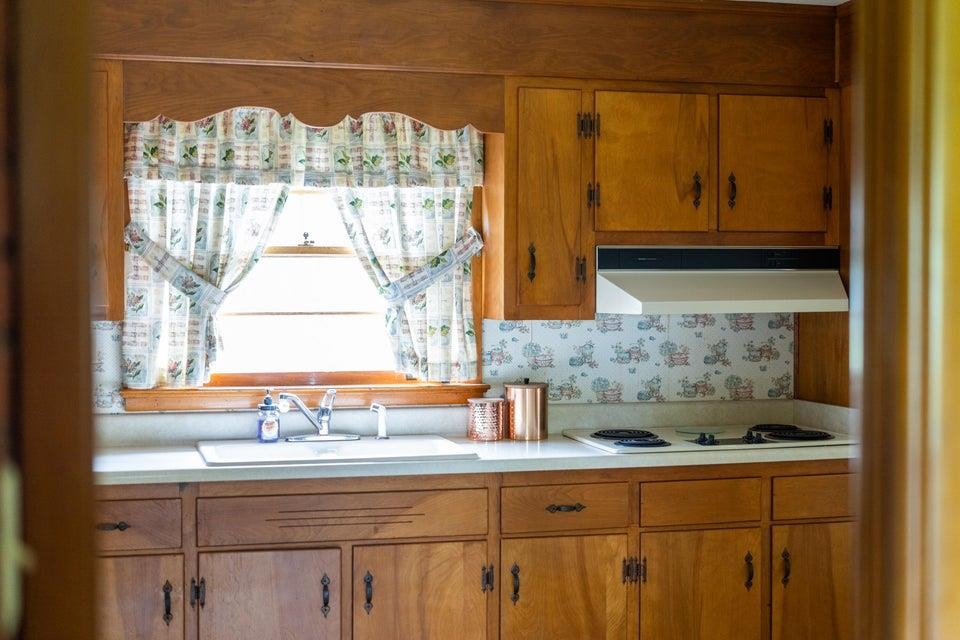 48 ROUND HILL SCHOOL RD