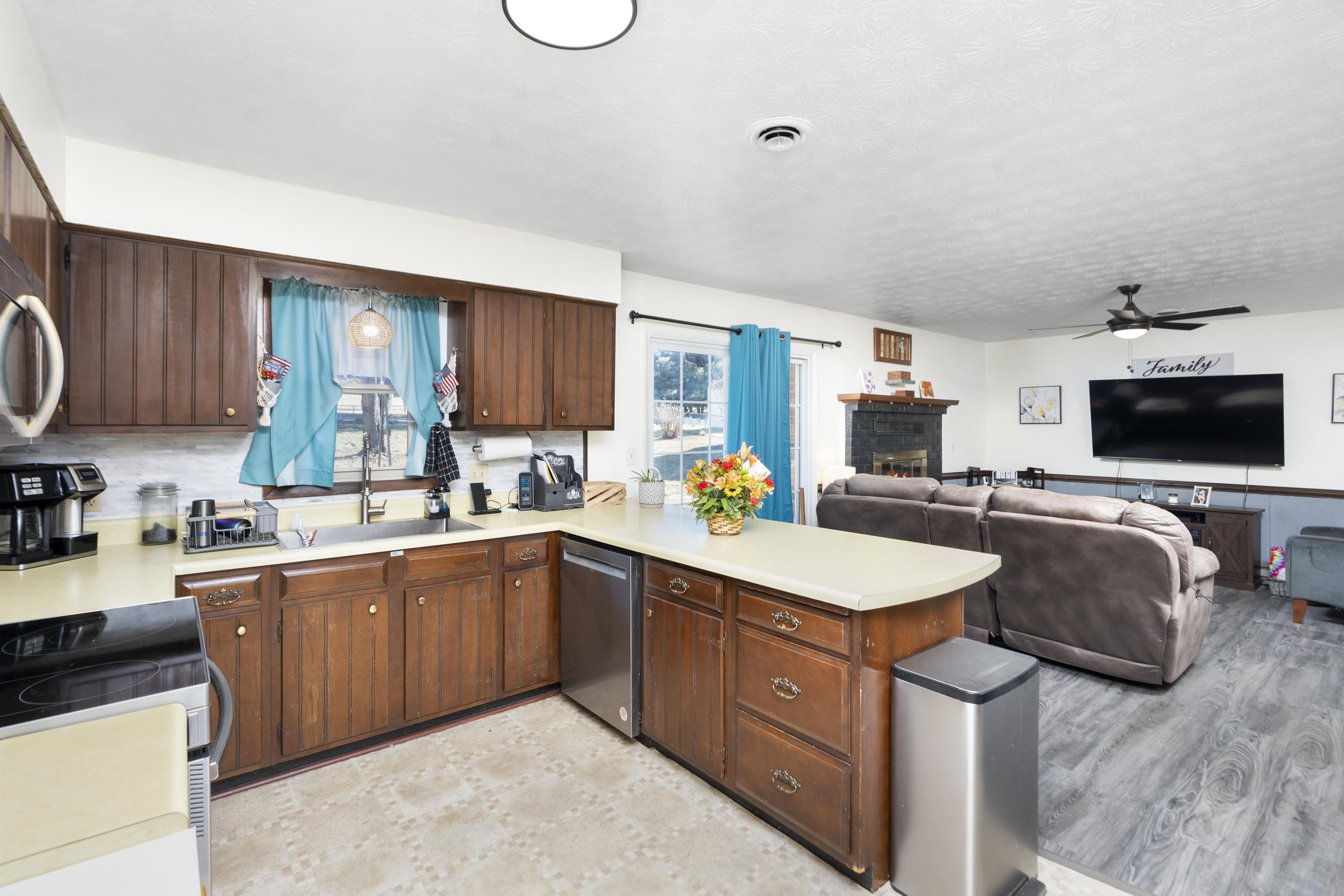 558 GALENA RD