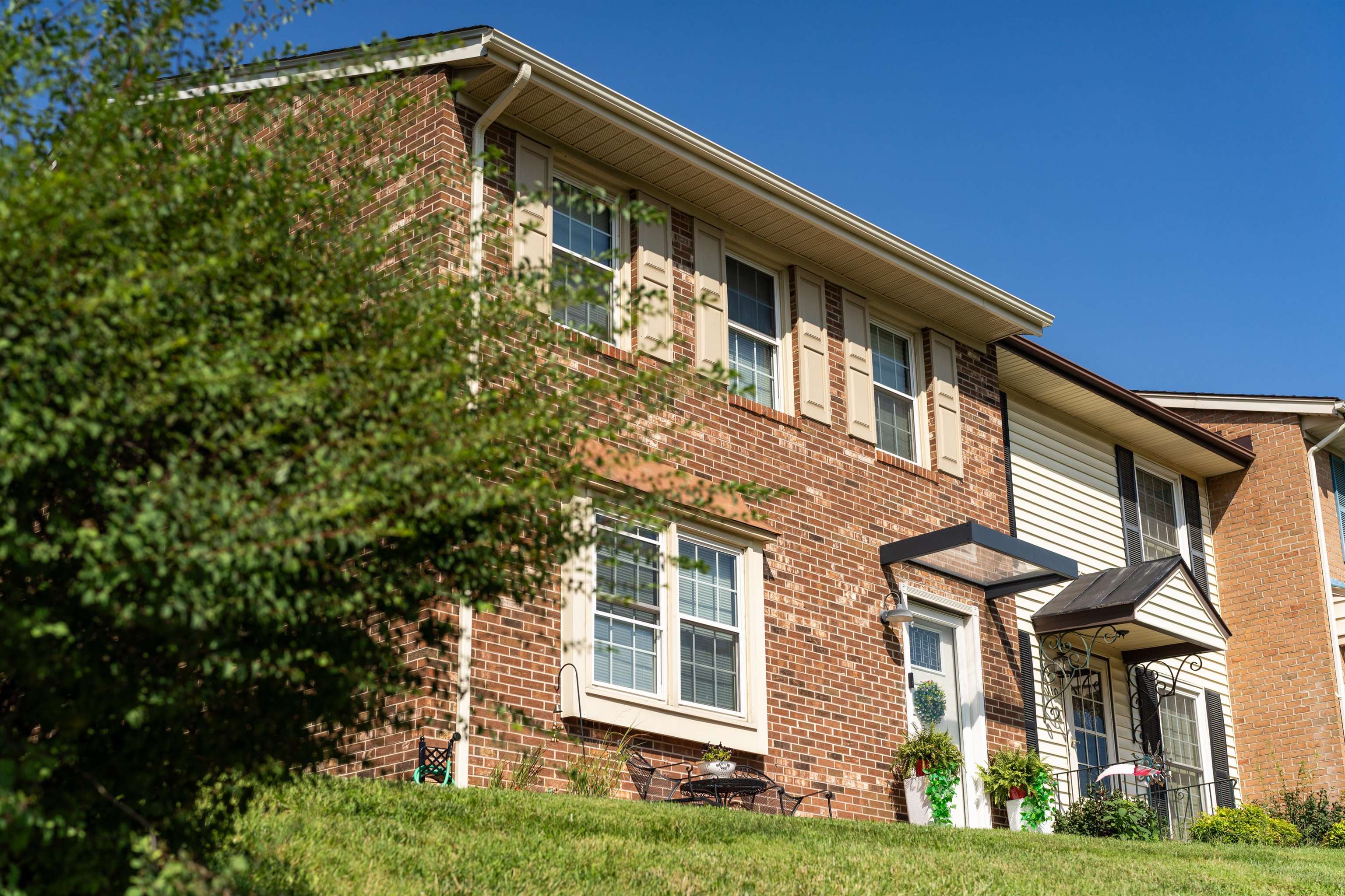 108 ESSEX DR
