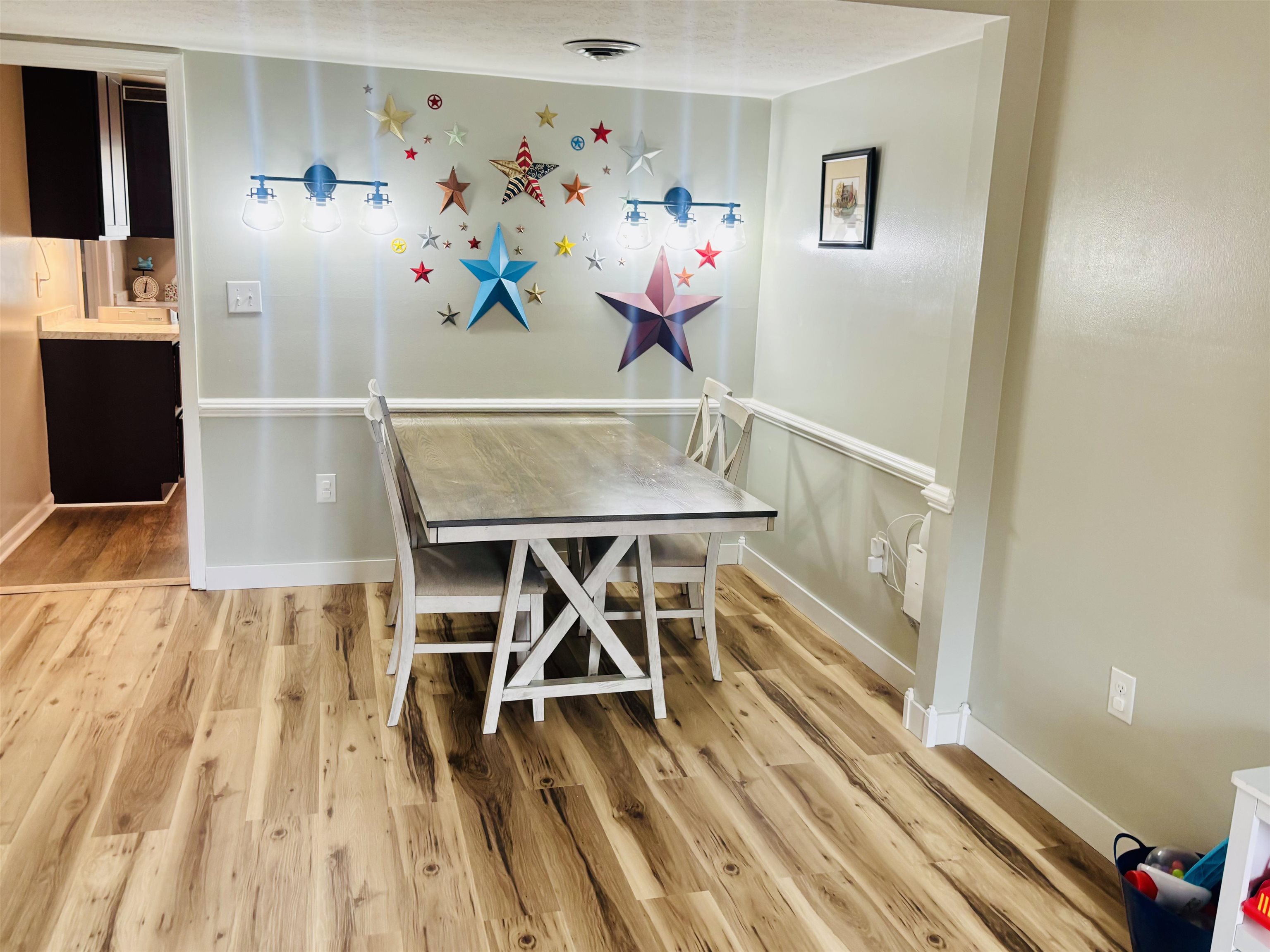 108 ESSEX DR
