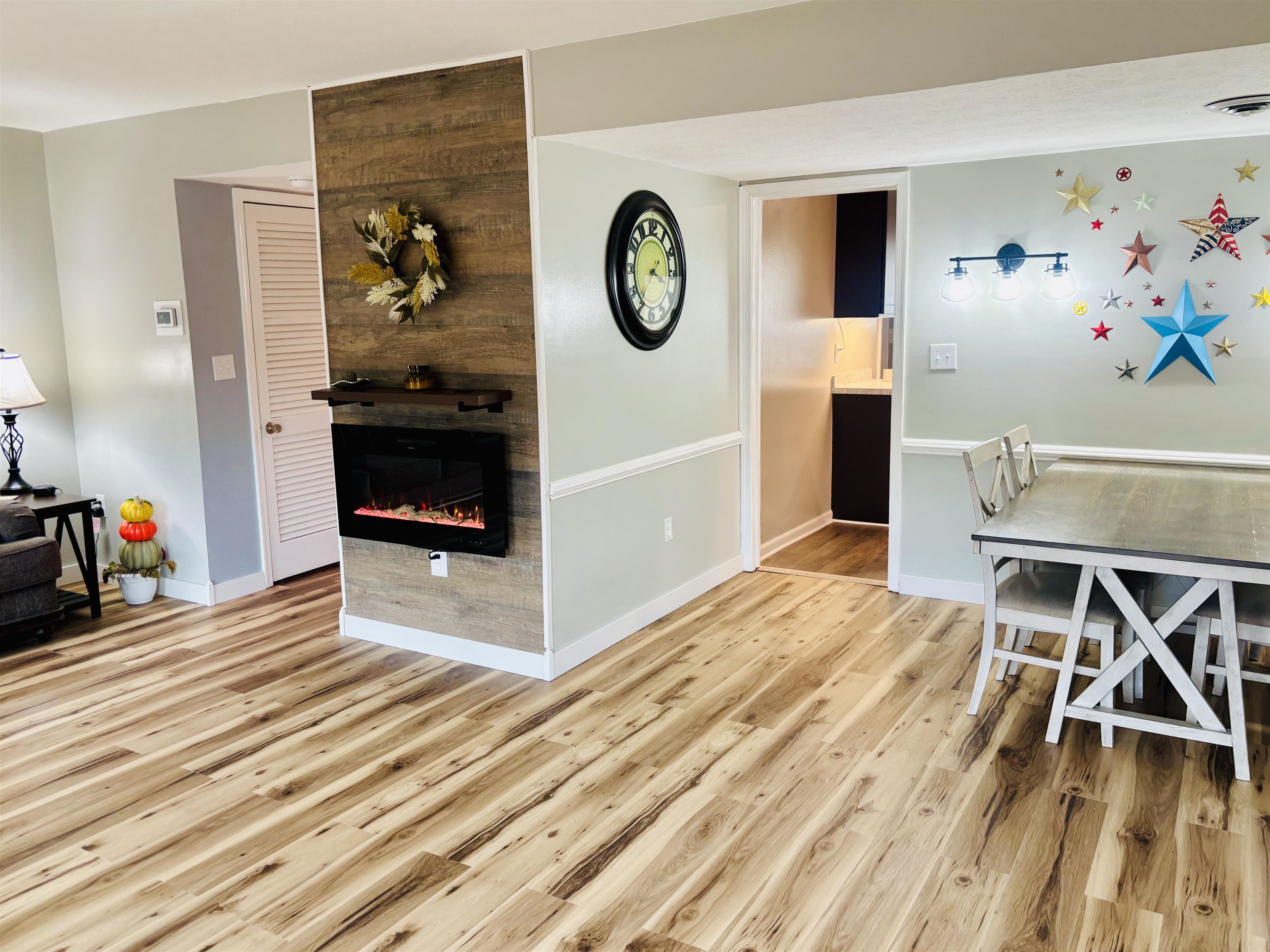 108 ESSEX DR