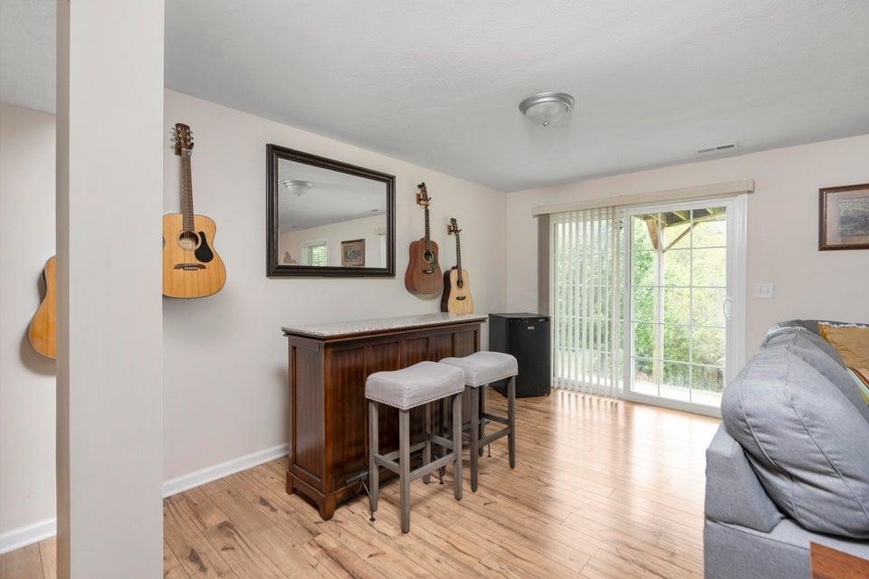 145 THOROUGHBRED CIR