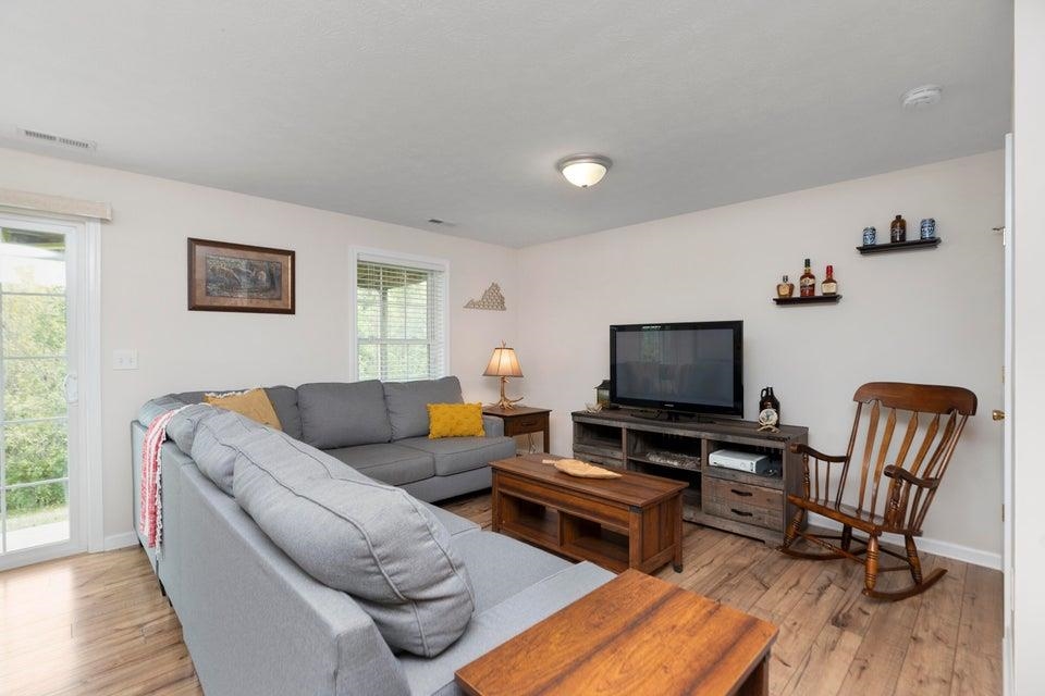 145 THOROUGHBRED CIR