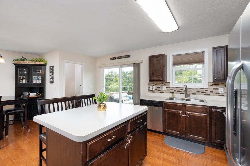 145 THOROUGHBRED CIR