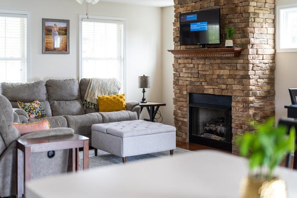 145 THOROUGHBRED CIR