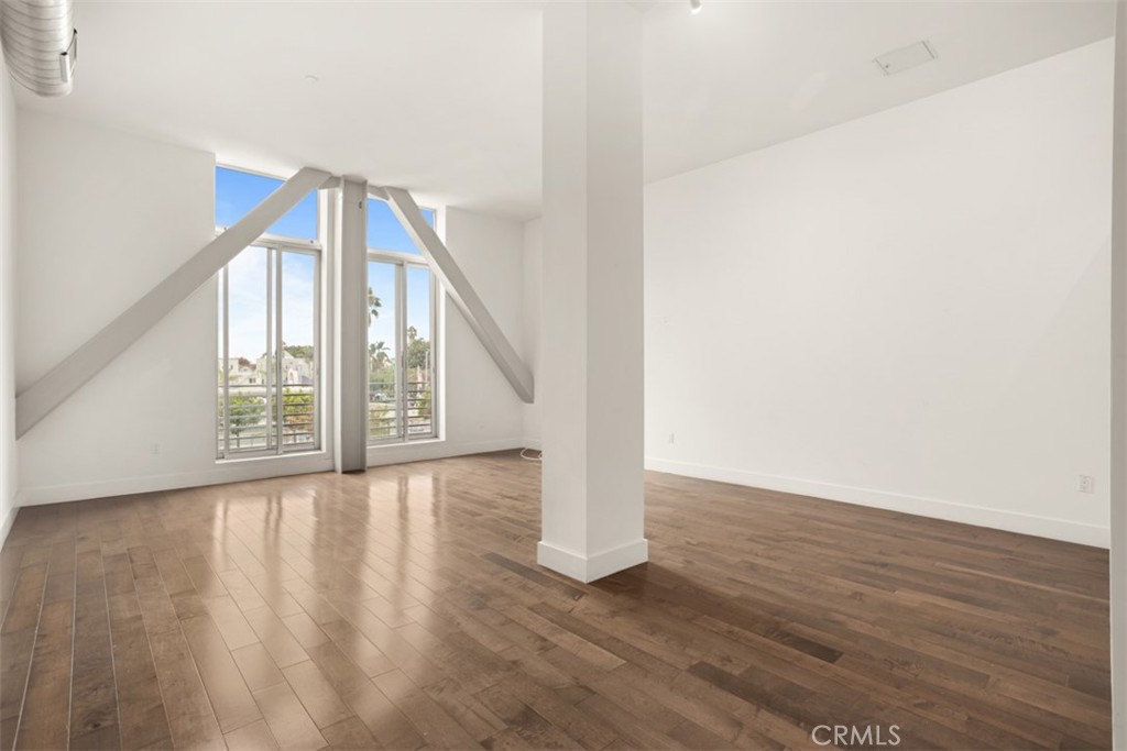 433 Pine Avenue 304