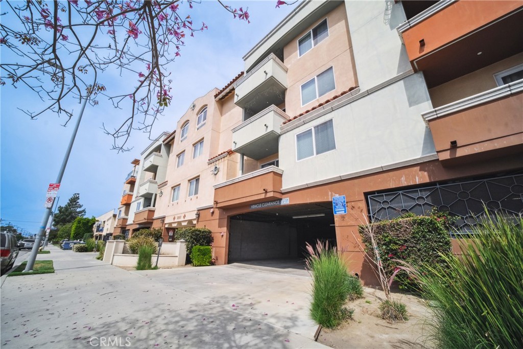 13951 Sherman Way 204