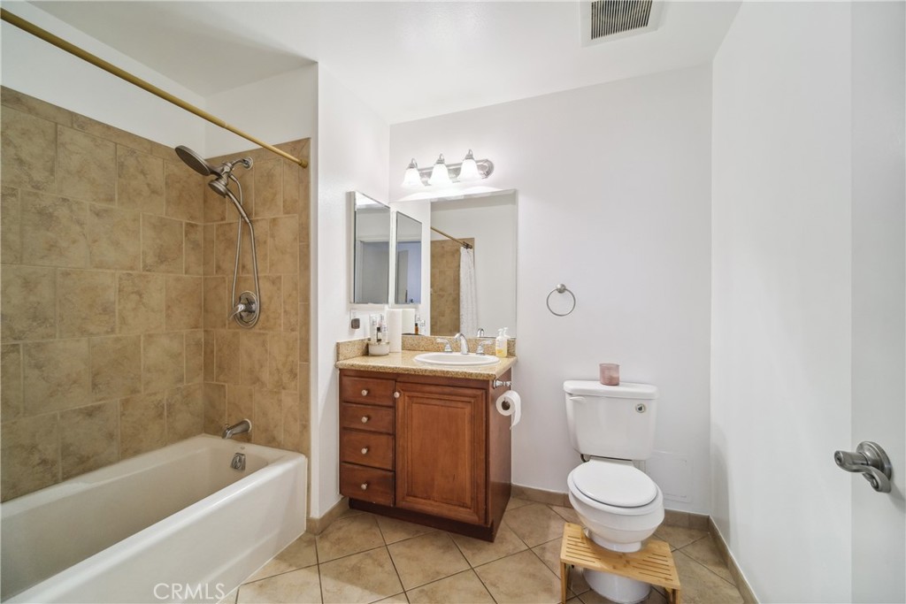 13951 Sherman Way 204