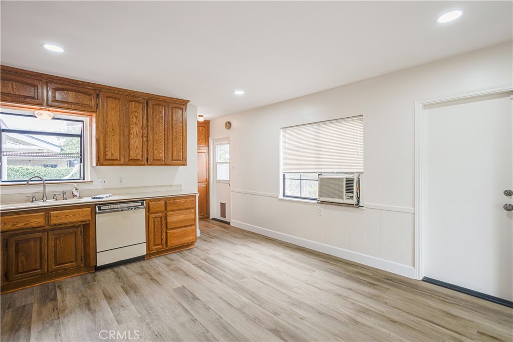 17610 Roseton Avenue