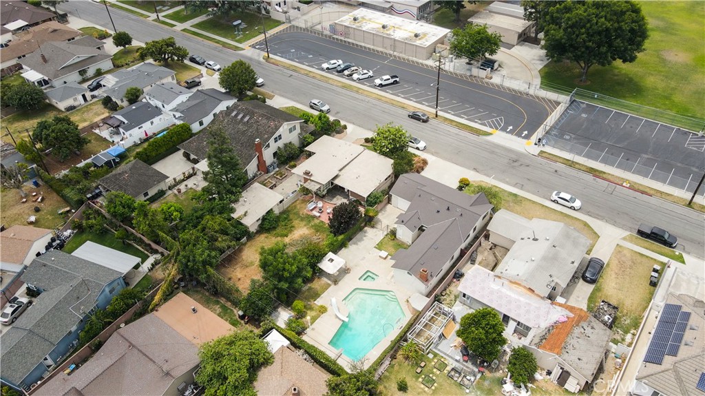 17610 Roseton Avenue