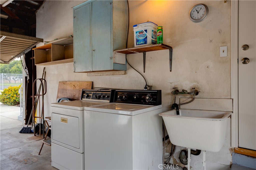 17610 Roseton Avenue