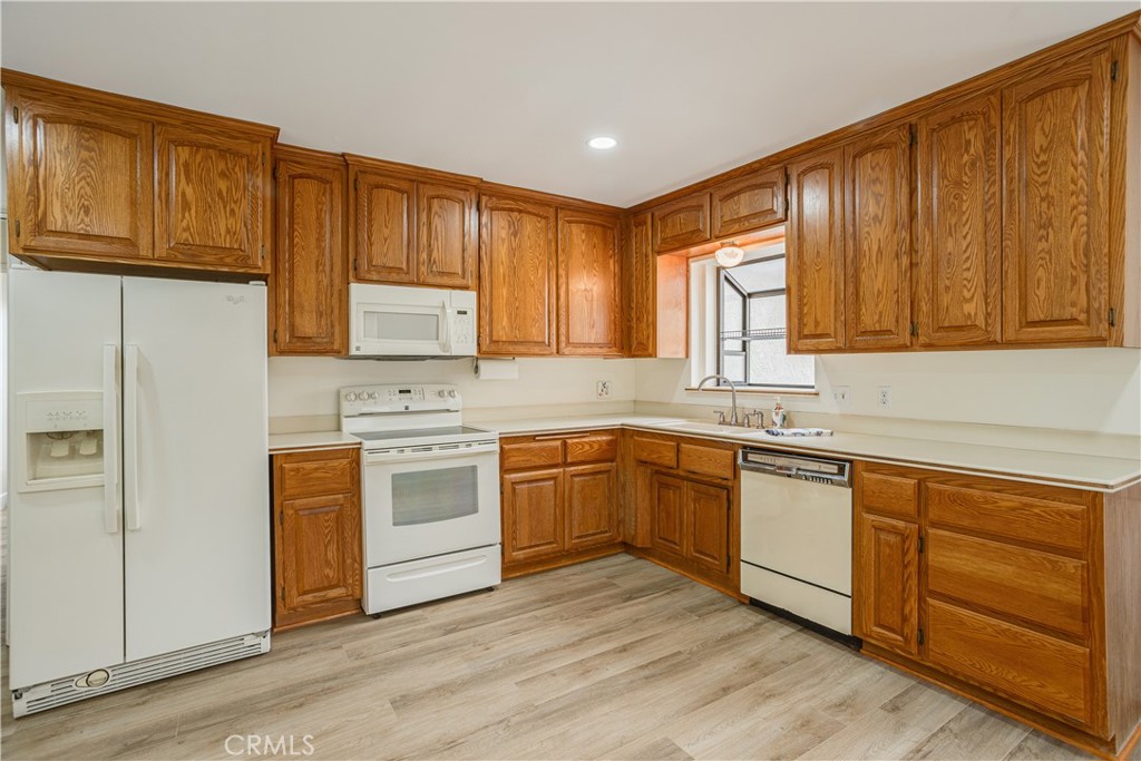 17610 Roseton Avenue