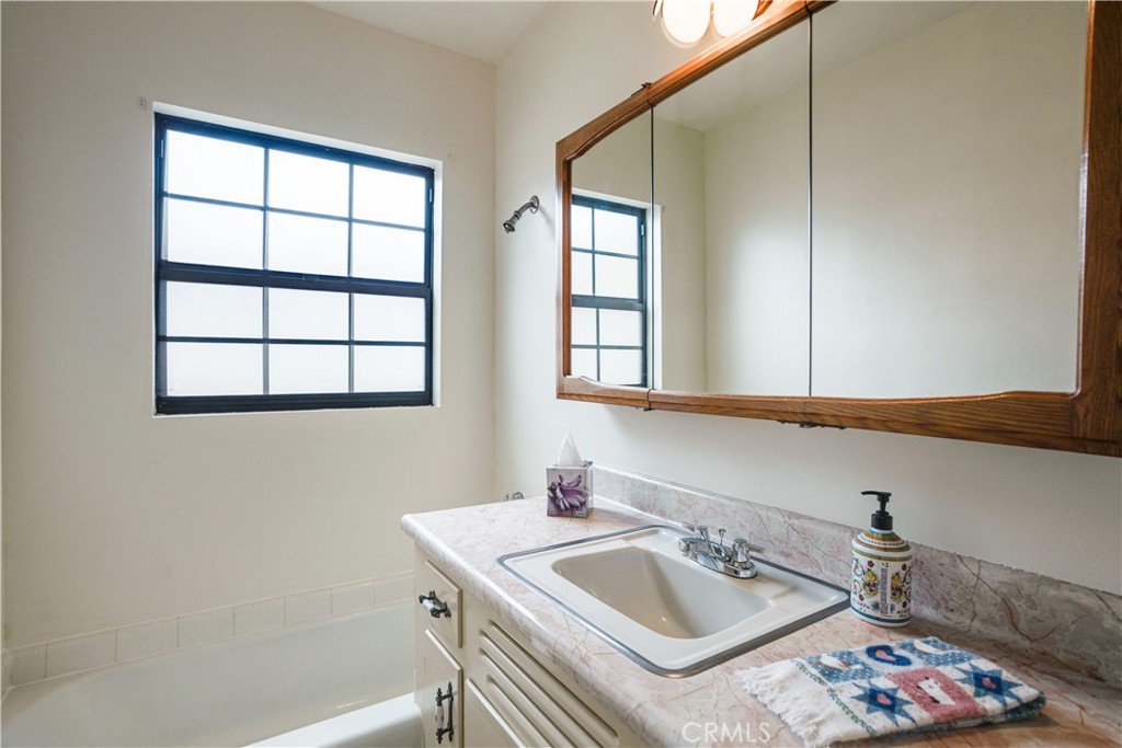 17610 Roseton Avenue