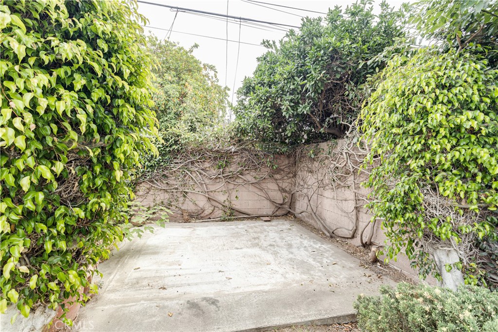 17610 Roseton Avenue